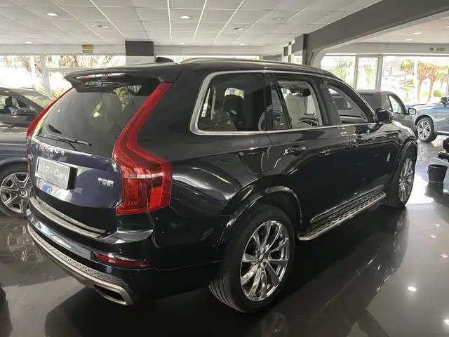 Volvo XC90 view 3