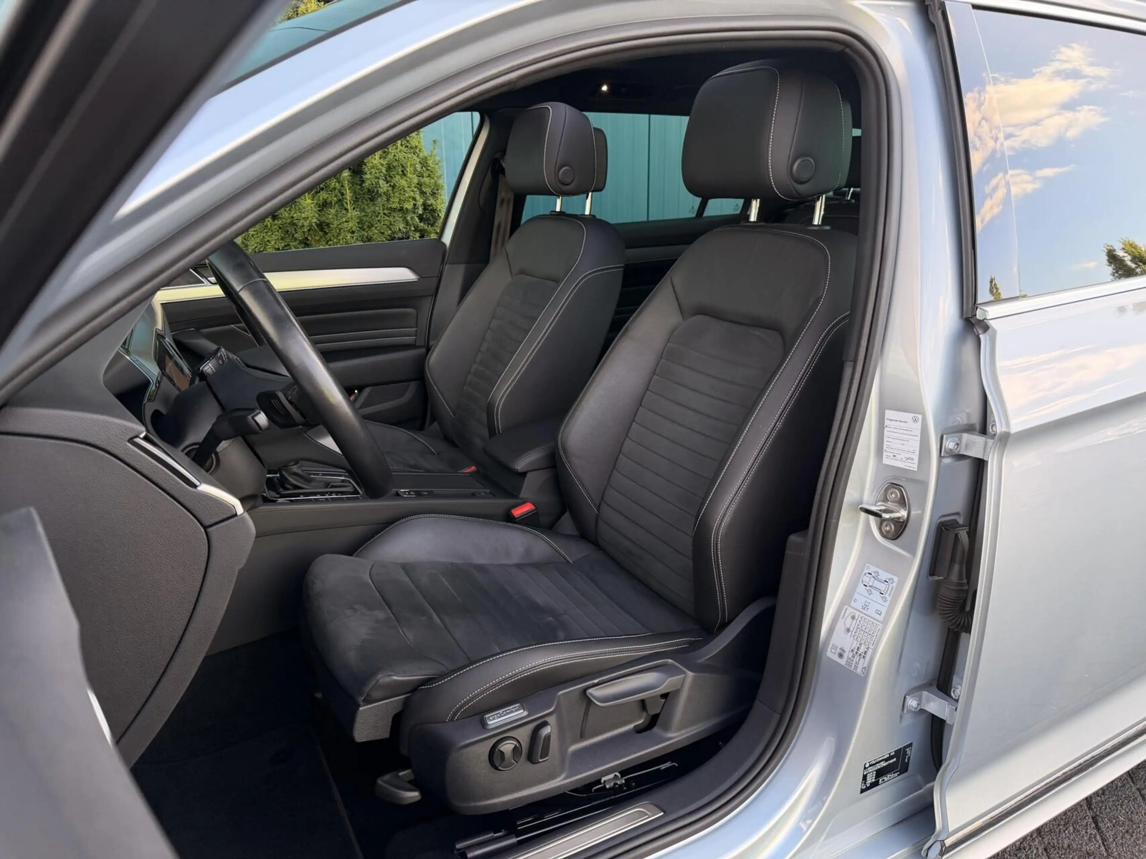 Volkswagen Passat Variant 1.5 TSI R-Line Business + PANO | TREKH | CARPLAY | — photo 10