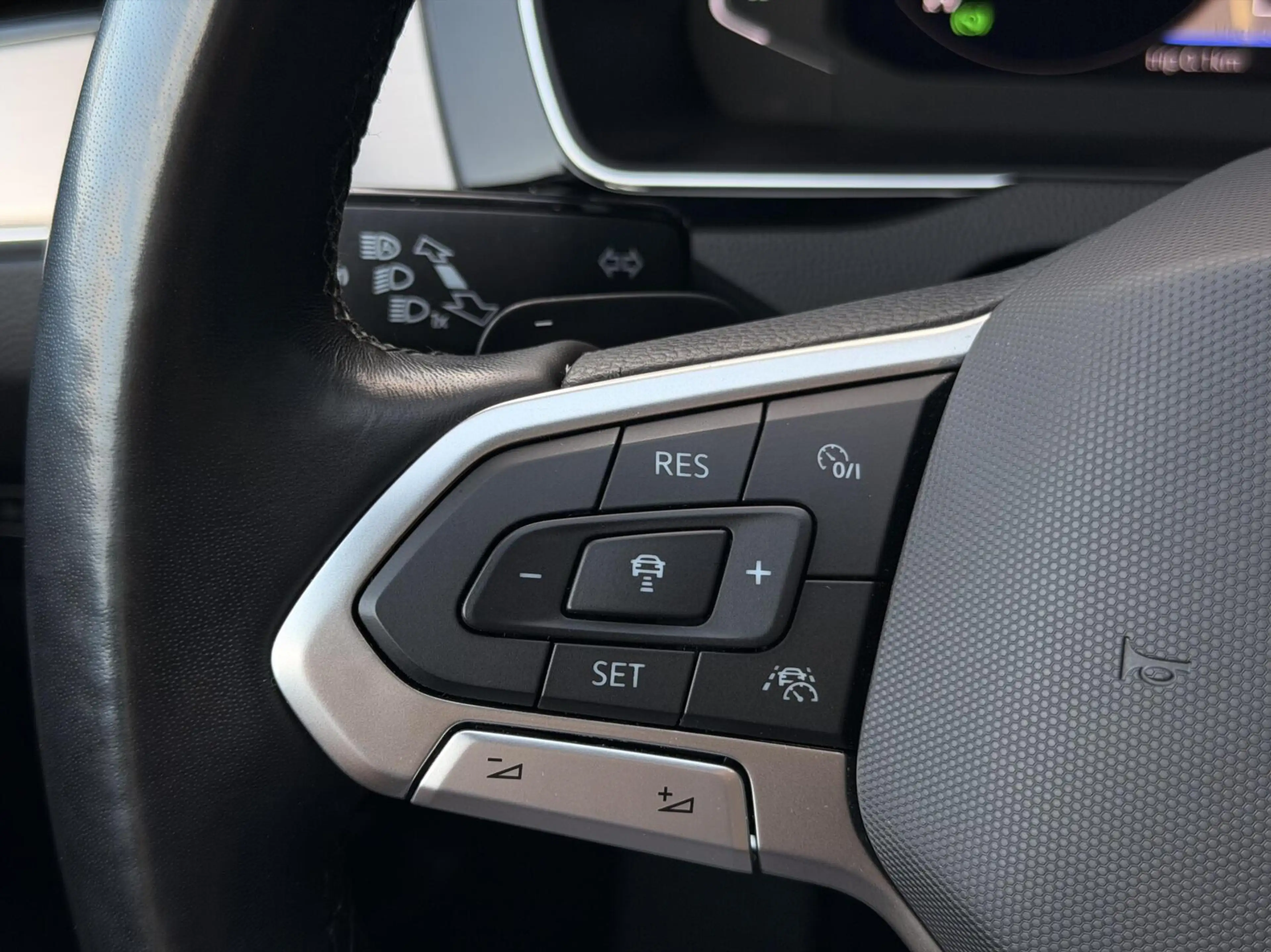 Volkswagen Passat Variant 1.5 TSI R-Line Business + PANO | TREKH | CARPLAY | — photo 19