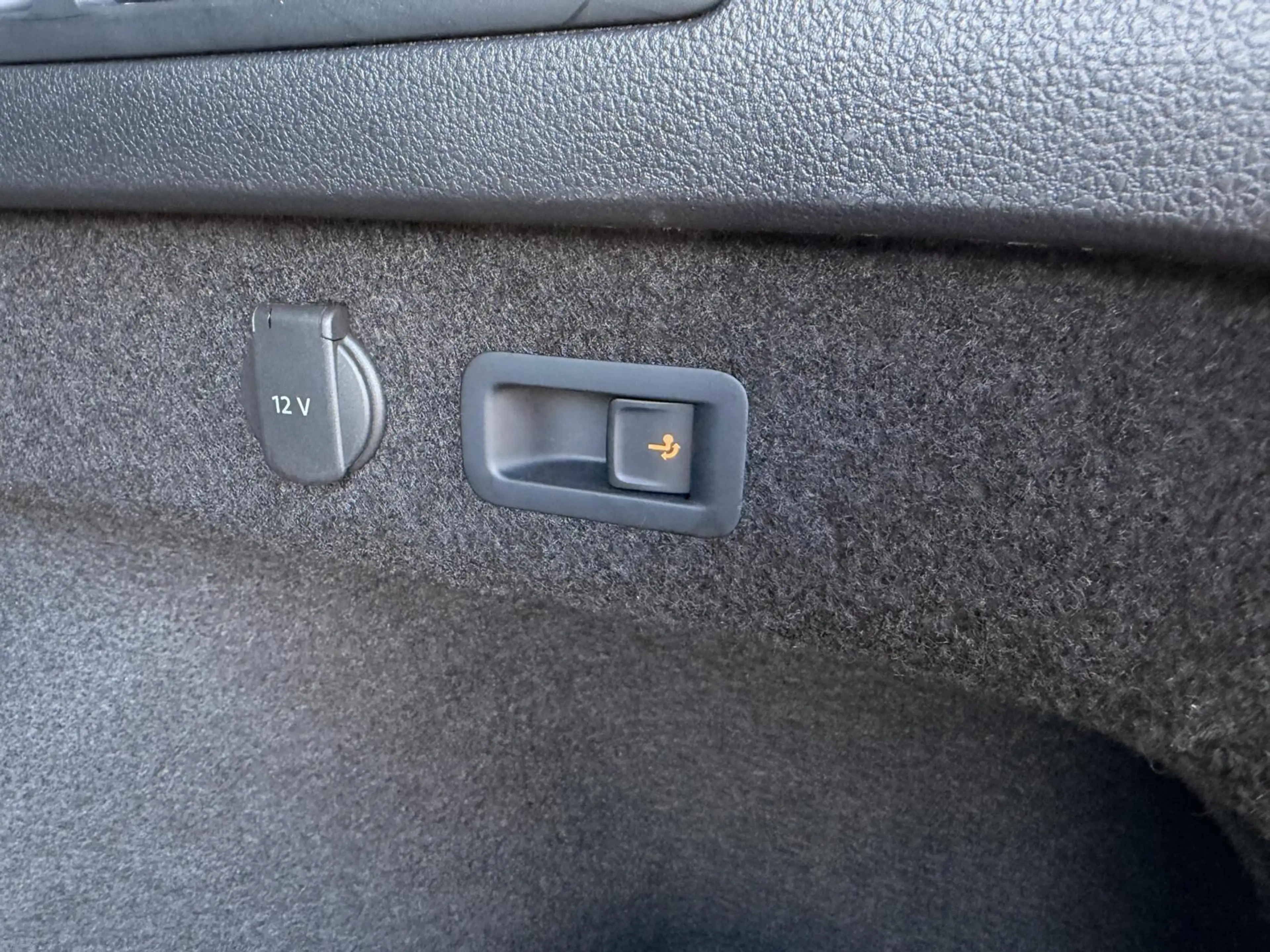 Volkswagen Passat Variant 1.5 TSI R-Line Business + PANO | TREKH | CARPLAY | — photo 32