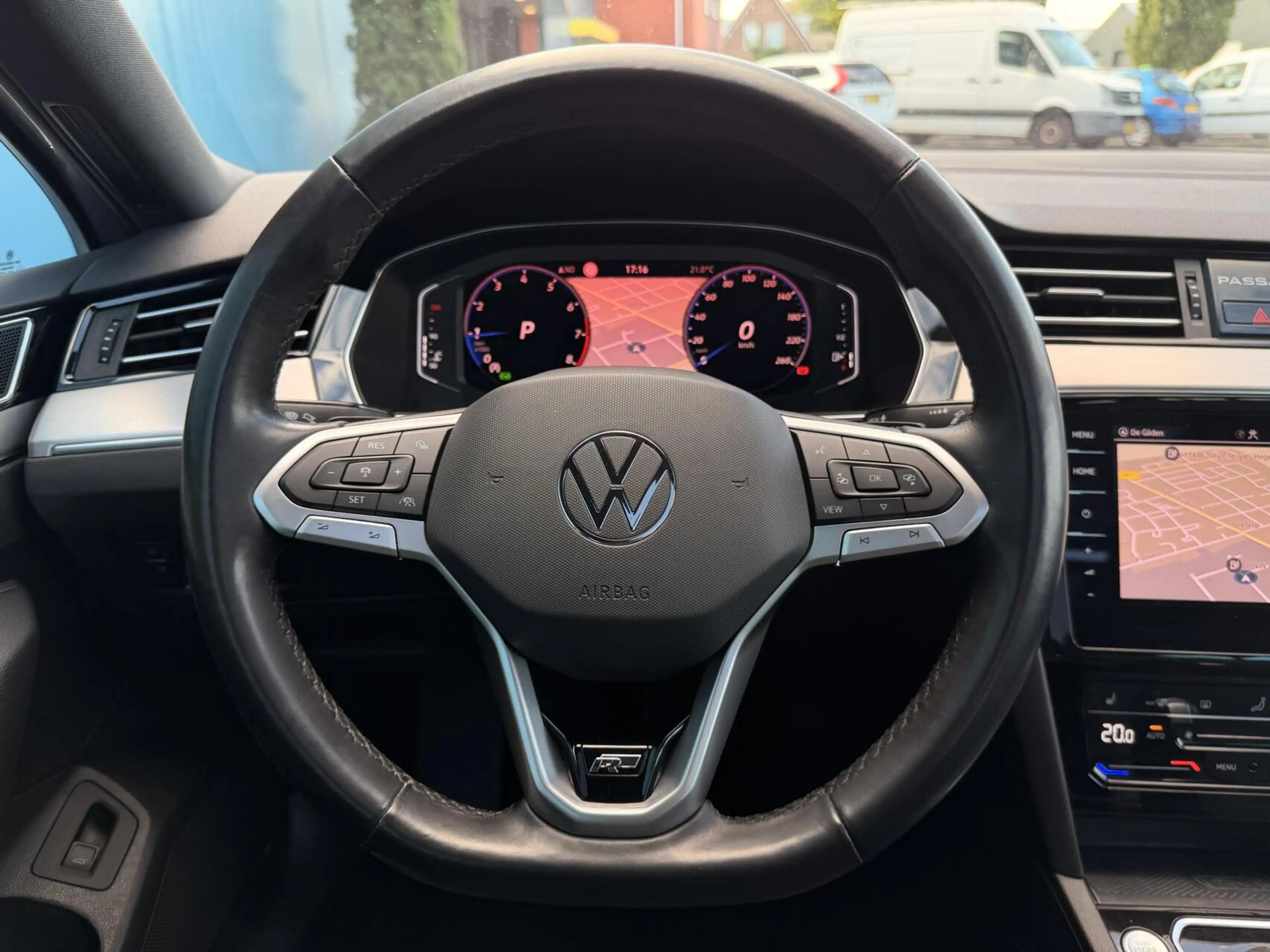 Volkswagen Passat Variant 1.5 TSI R-Line Business + PANO | TREKH | CARPLAY | — photo 17
