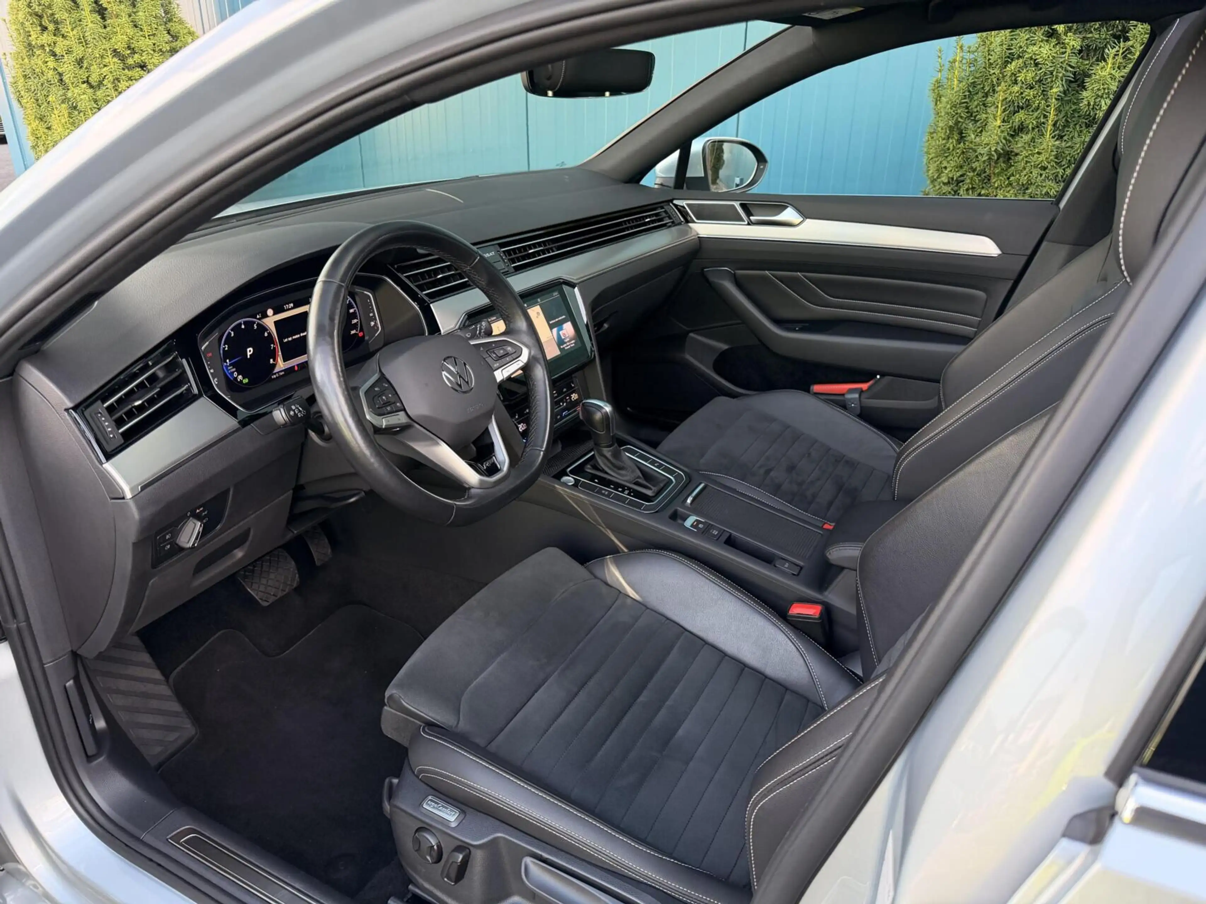 Volkswagen Passat Variant 1.5 TSI R-Line Business + PANO | TREKH | CARPLAY | — photo 9