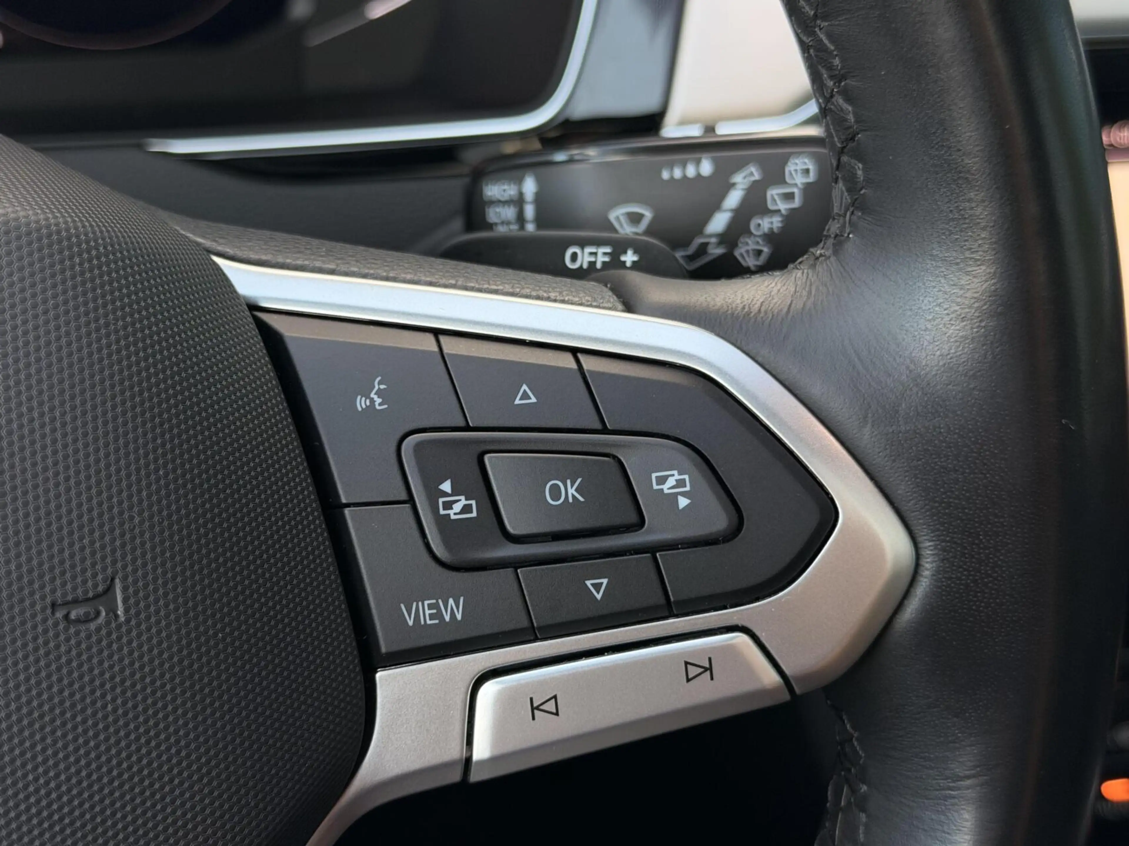 Volkswagen Passat Variant 1.5 TSI R-Line Business + PANO | TREKH | CARPLAY | — photo 20