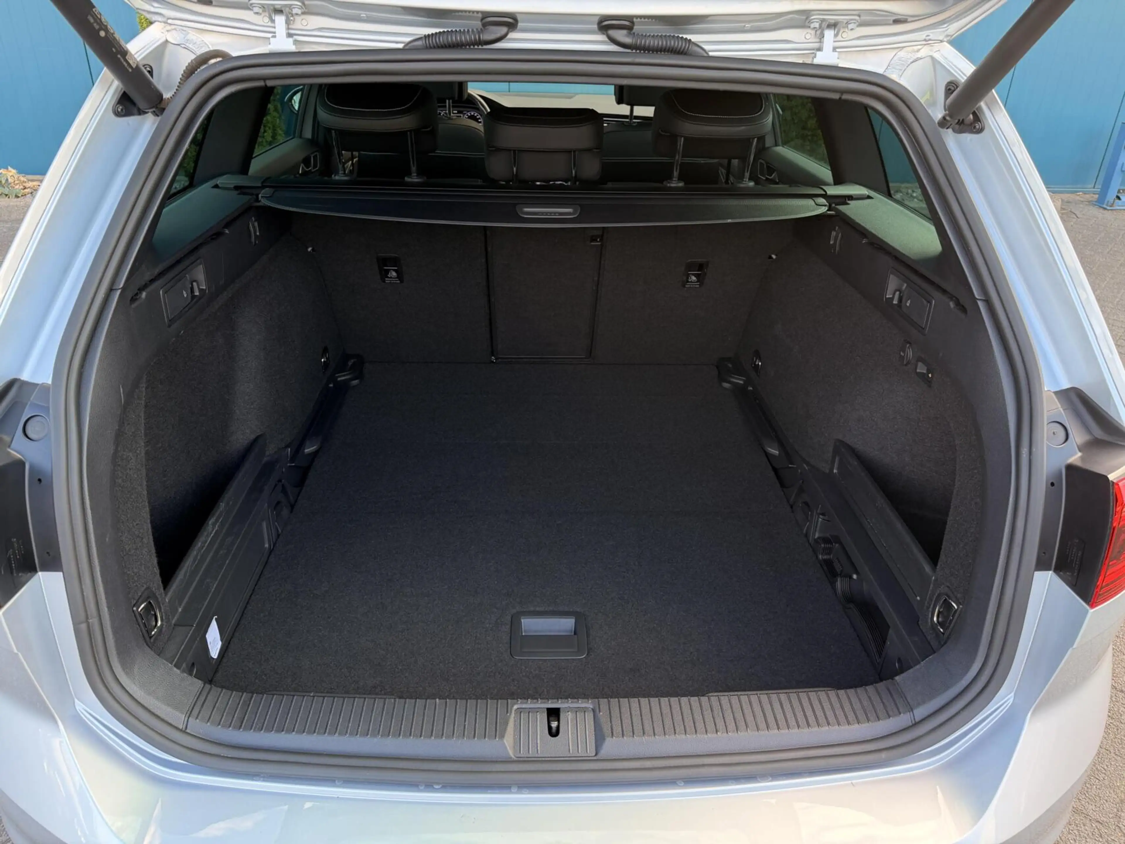 Volkswagen Passat Variant 1.5 TSI R-Line Business + PANO | TREKH | CARPLAY | — photo 35