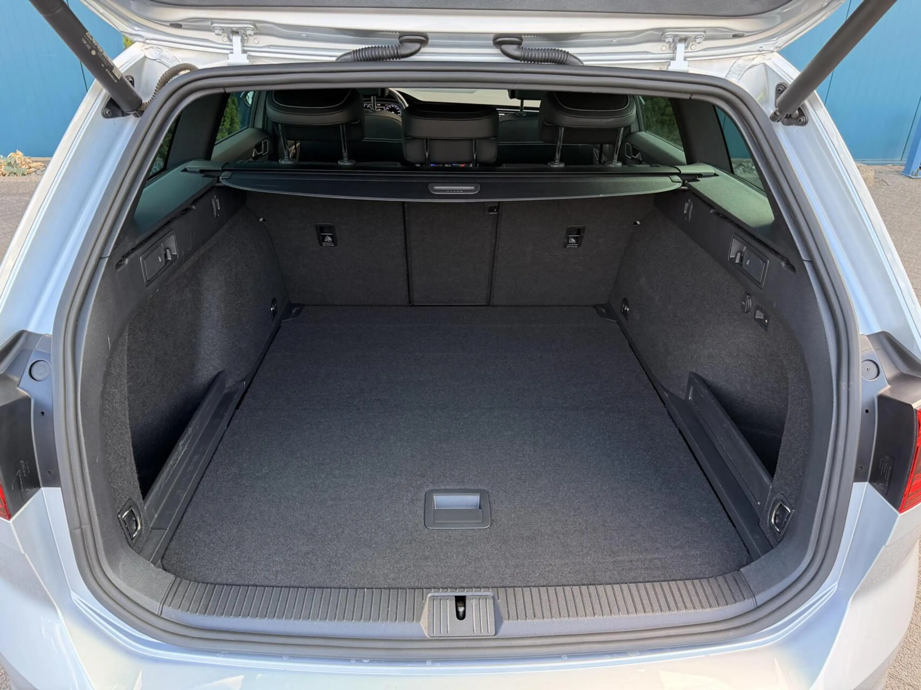 Volkswagen Passat Variant 1.5 TSI R-Line Business + PANO | TREKH | CARPLAY | — photo 34