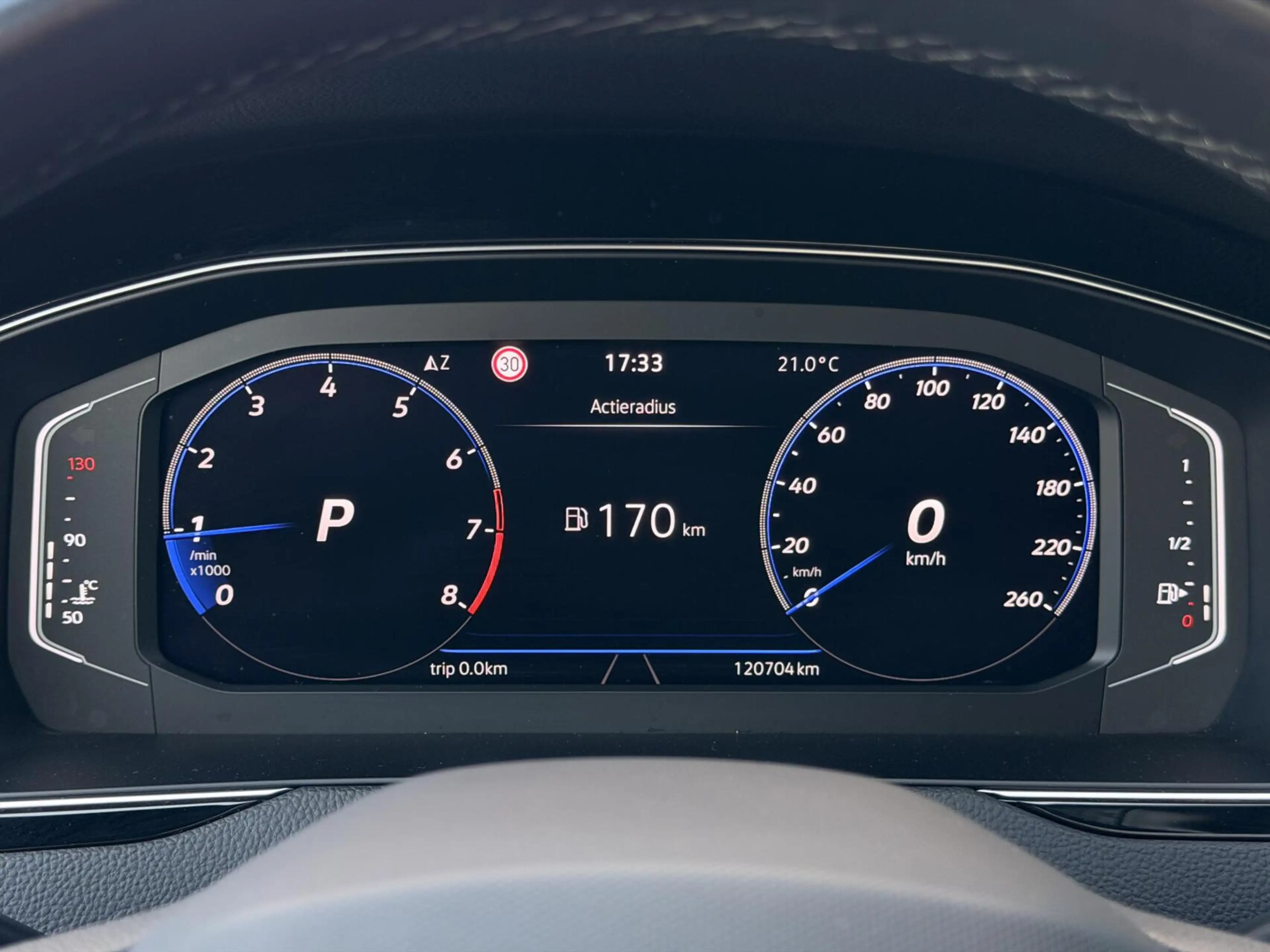 Volkswagen Passat Variant 1.5 TSI R-Line Business + PANO | TREKH | CARPLAY | — photo 22