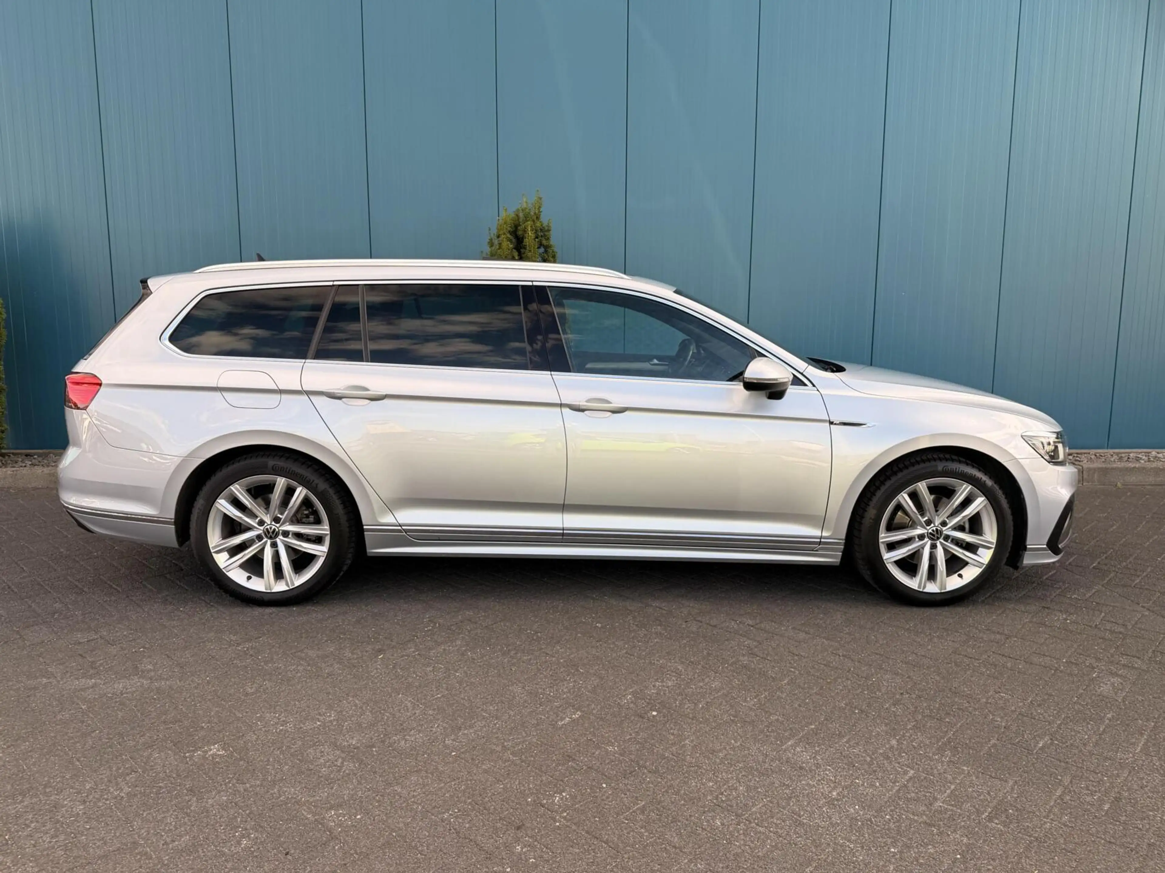 Volkswagen Passat Variant 1.5 TSI R-Line Business + PANO | TREKH | CARPLAY | — photo 29