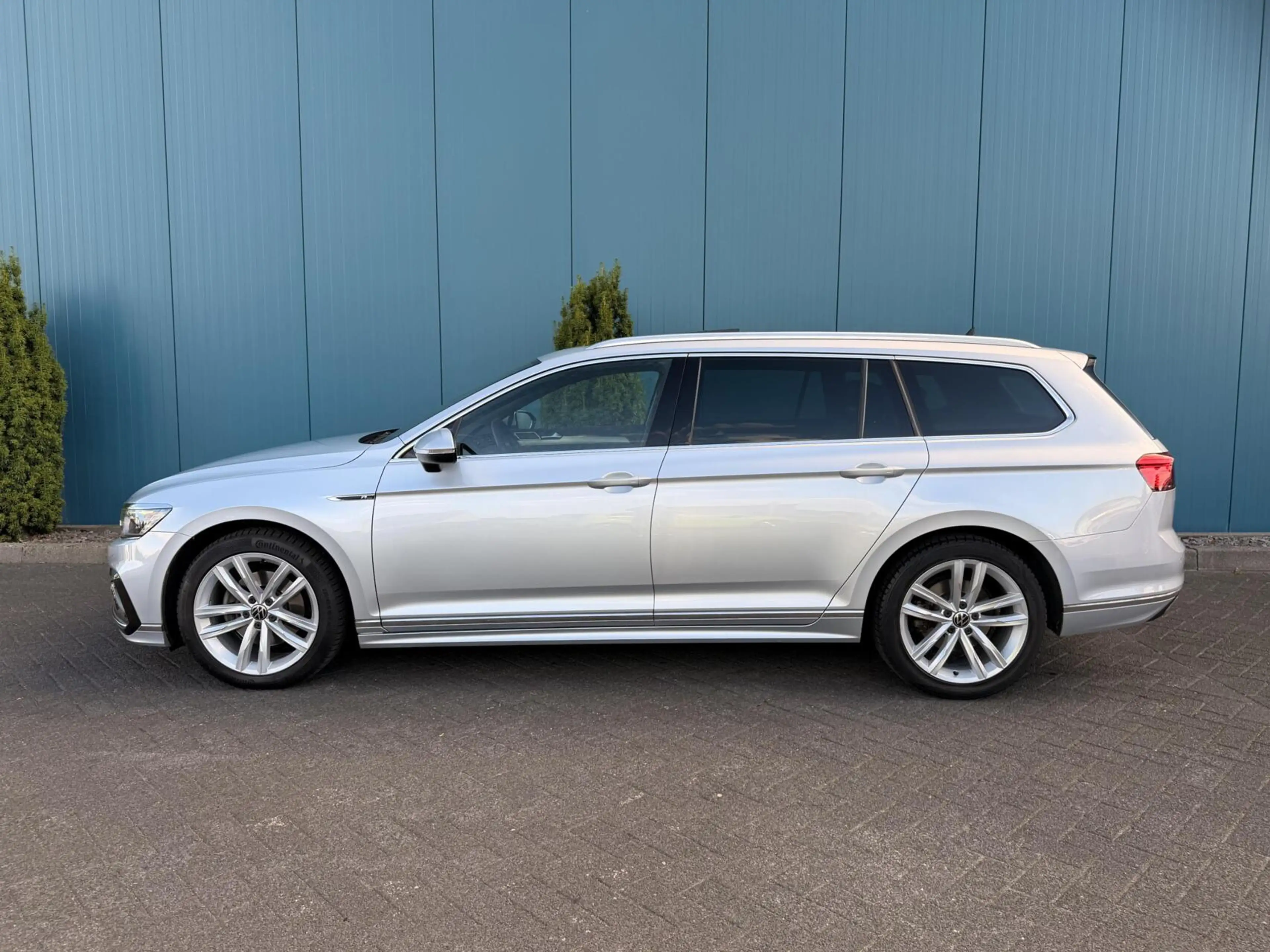 Volkswagen Passat Variant 1.5 TSI R-Line Business + PANO | TREKH | CARPLAY | — photo 8