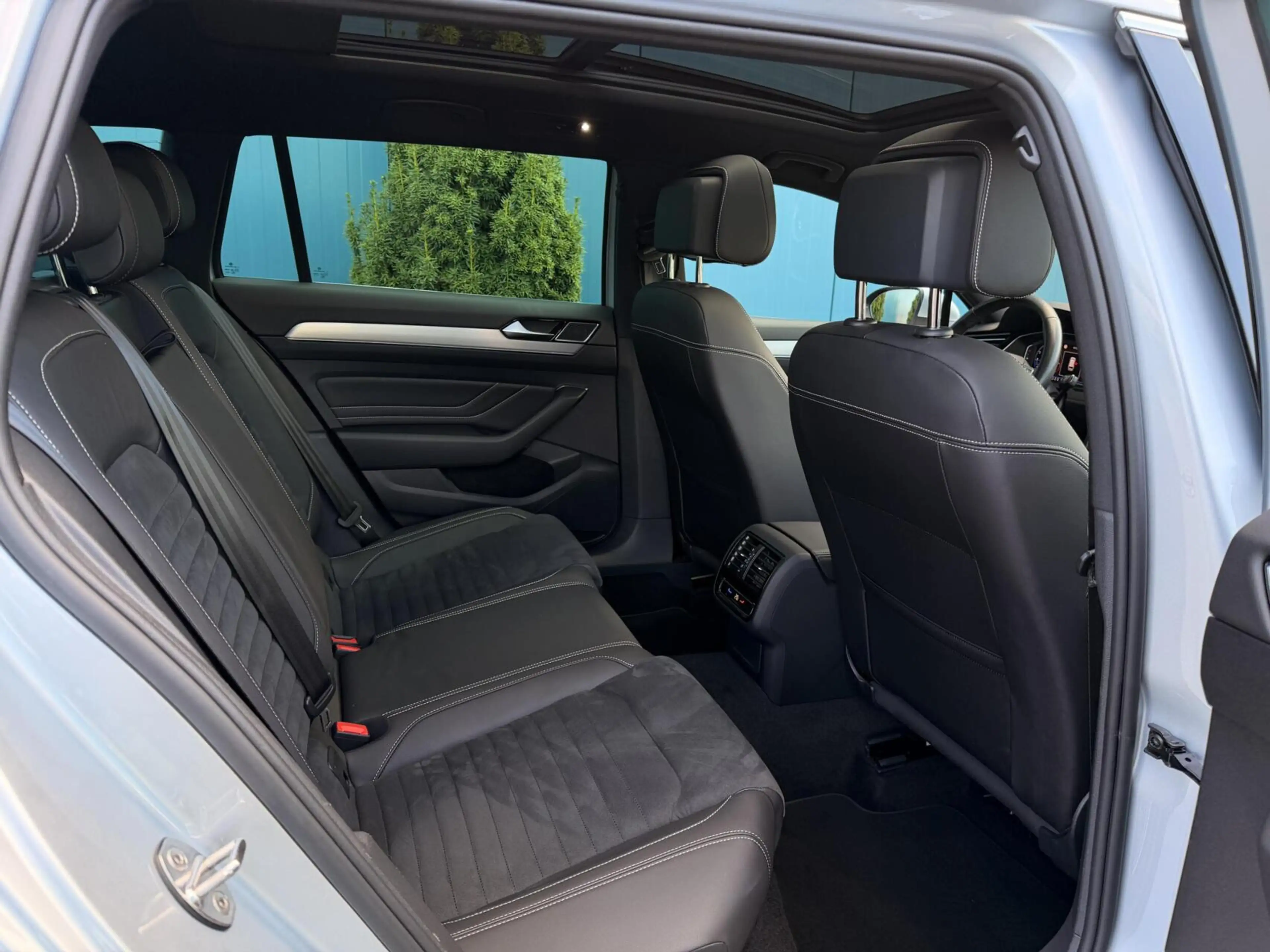 Volkswagen Passat Variant 1.5 TSI R-Line Business + PANO | TREKH | CARPLAY | — photo 50