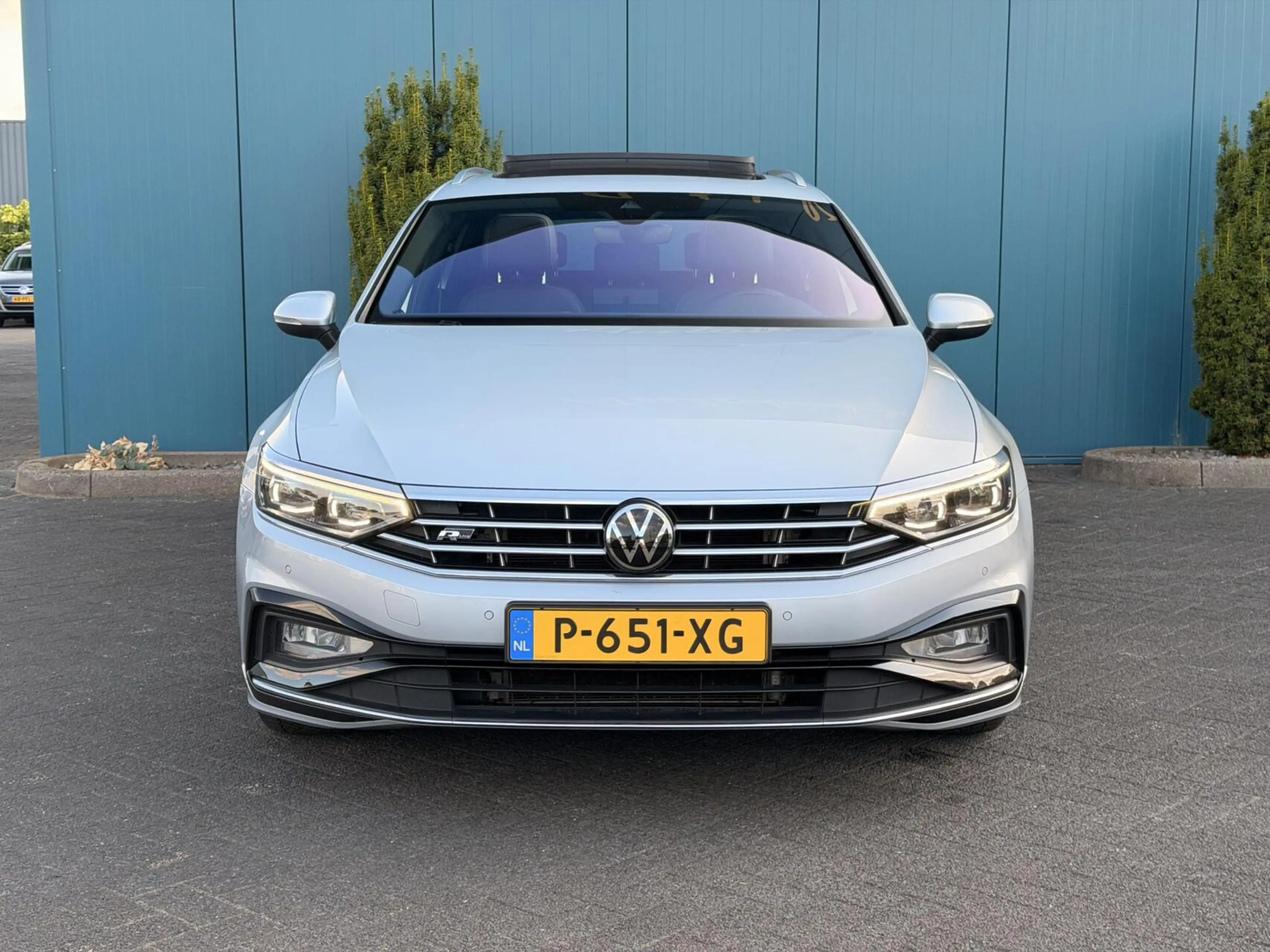 Volkswagen Passat Variant 1.5 TSI R-Line Business + PANO | TREKH | CARPLAY | — photo 4