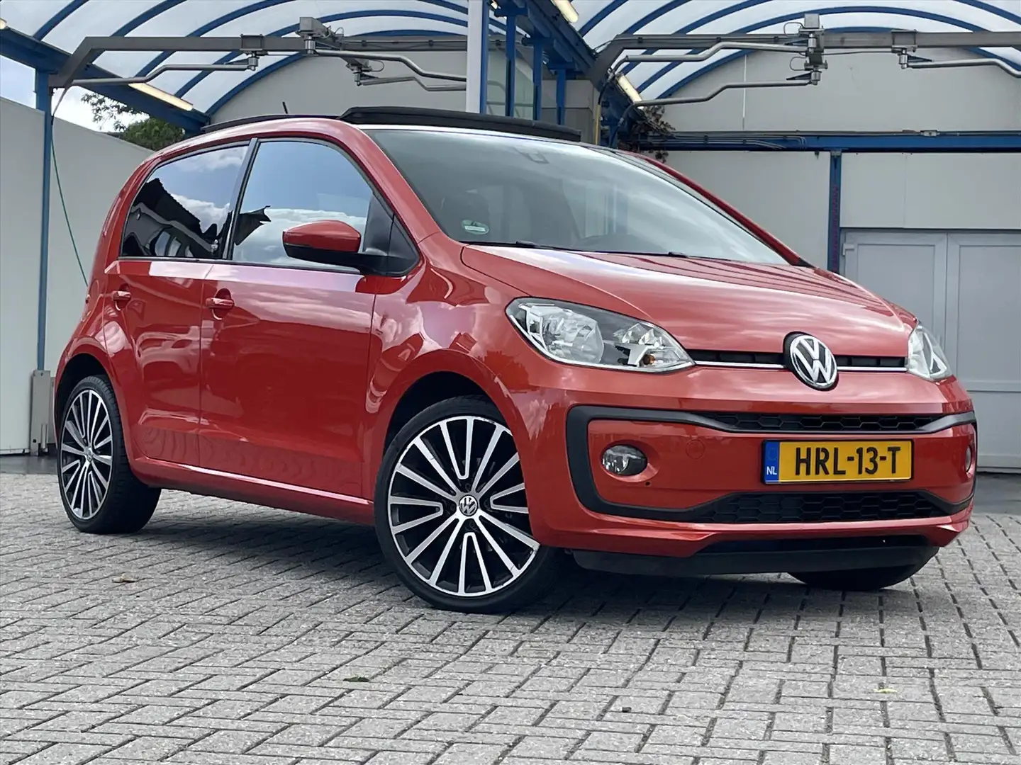 Volkswagen up! 1.0 Sound Edition / Full Option / Pano / Beats / C Orange - 2