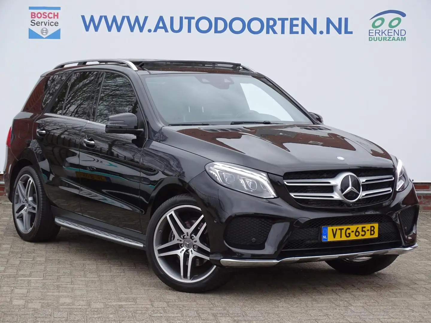 Mercedes-Benz GLE 350 D 4MATIC |TREKHAAK|LEDER|PANO crna - 1