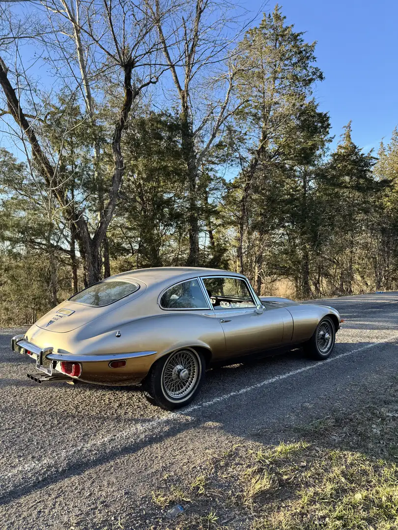 Jaguar E-Type serie III  V12  5.2 coupè Złoty - 2