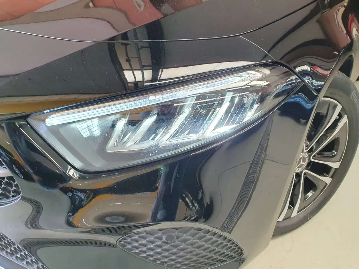 Mercedes-Benz A 200 DCT 163CV HYBRIDE/ESSENCE Noir - 2