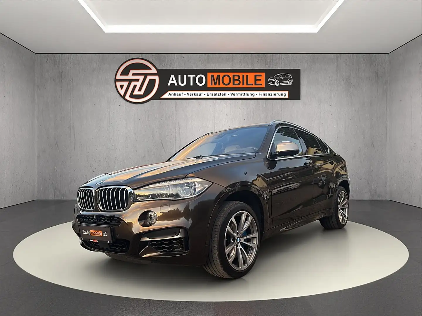 BMW X6 M 50d Sport Activity Coupé Österreich-Paket Aut. Braun - 1