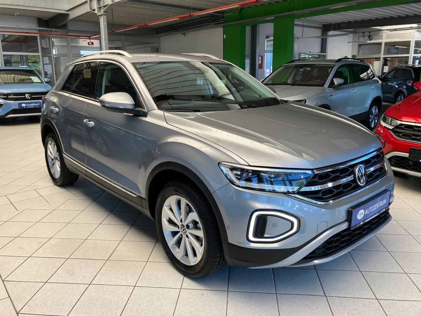 Volkswagen T-Roc 1.5 TSI Style DSG LED-Plus AHK ACC NAVI Argent - 2