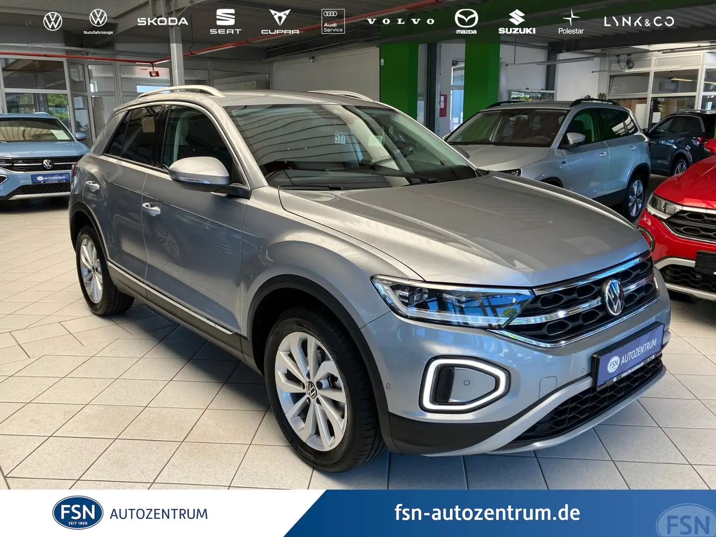 Volkswagen T-Roc 1.5 TSI Style DSG LED-Plus AHK ACC NAVI Zilver - 1