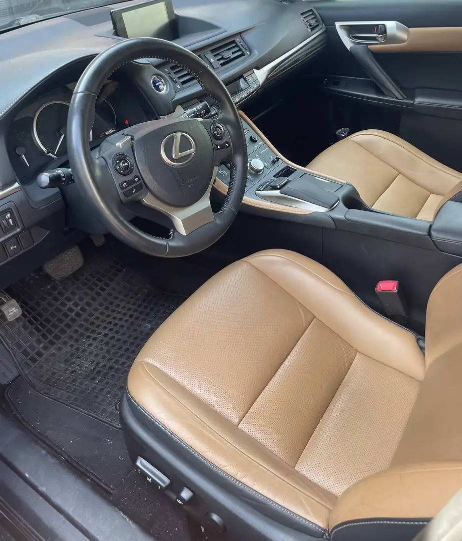 Lexus CT 200h Braun - 1