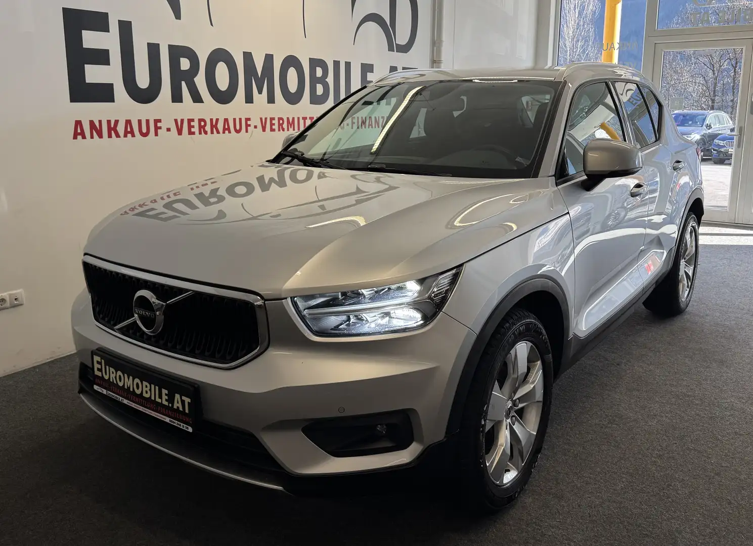 Volvo XC40 Momentum 2WD RFK*AHK*18ZOLL*LED*LR-HZG*CONNECT-P.* Grau - 1