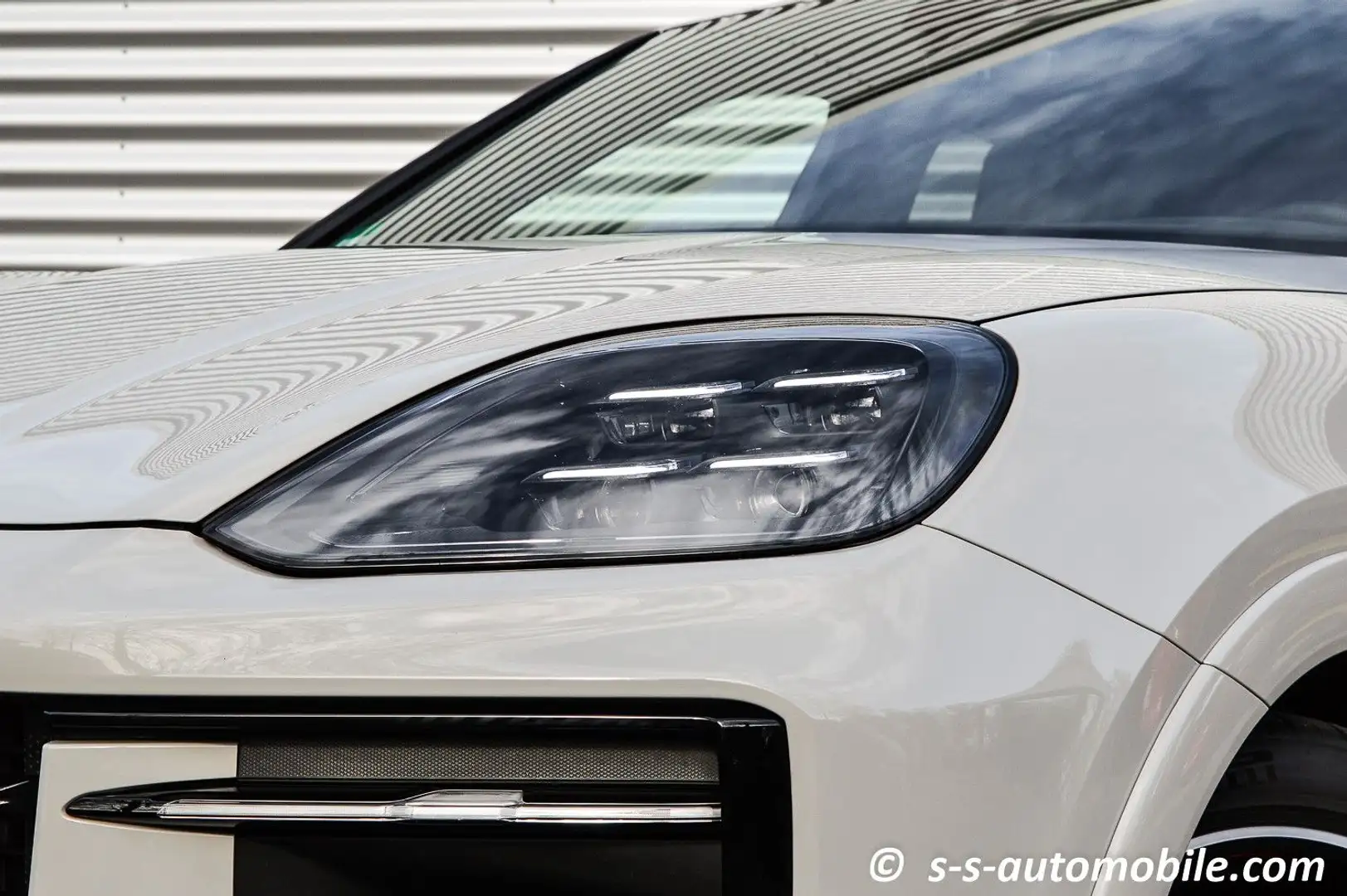 Porsche Cayenne GTS Coupé Hinterachslenk. BOSE InnoDrive Grijs - 2