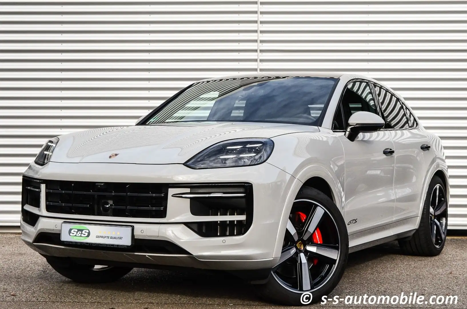 Porsche Cayenne GTS Coupé Hinterachslenk. BOSE InnoDrive Grijs - 1