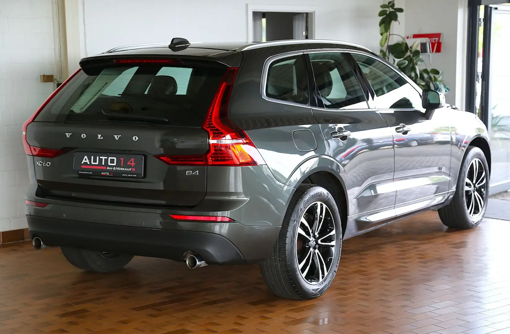 Volvo XC60 Momentum Pro 2WD AHK Kamera Harman-Kardon Gris - 2