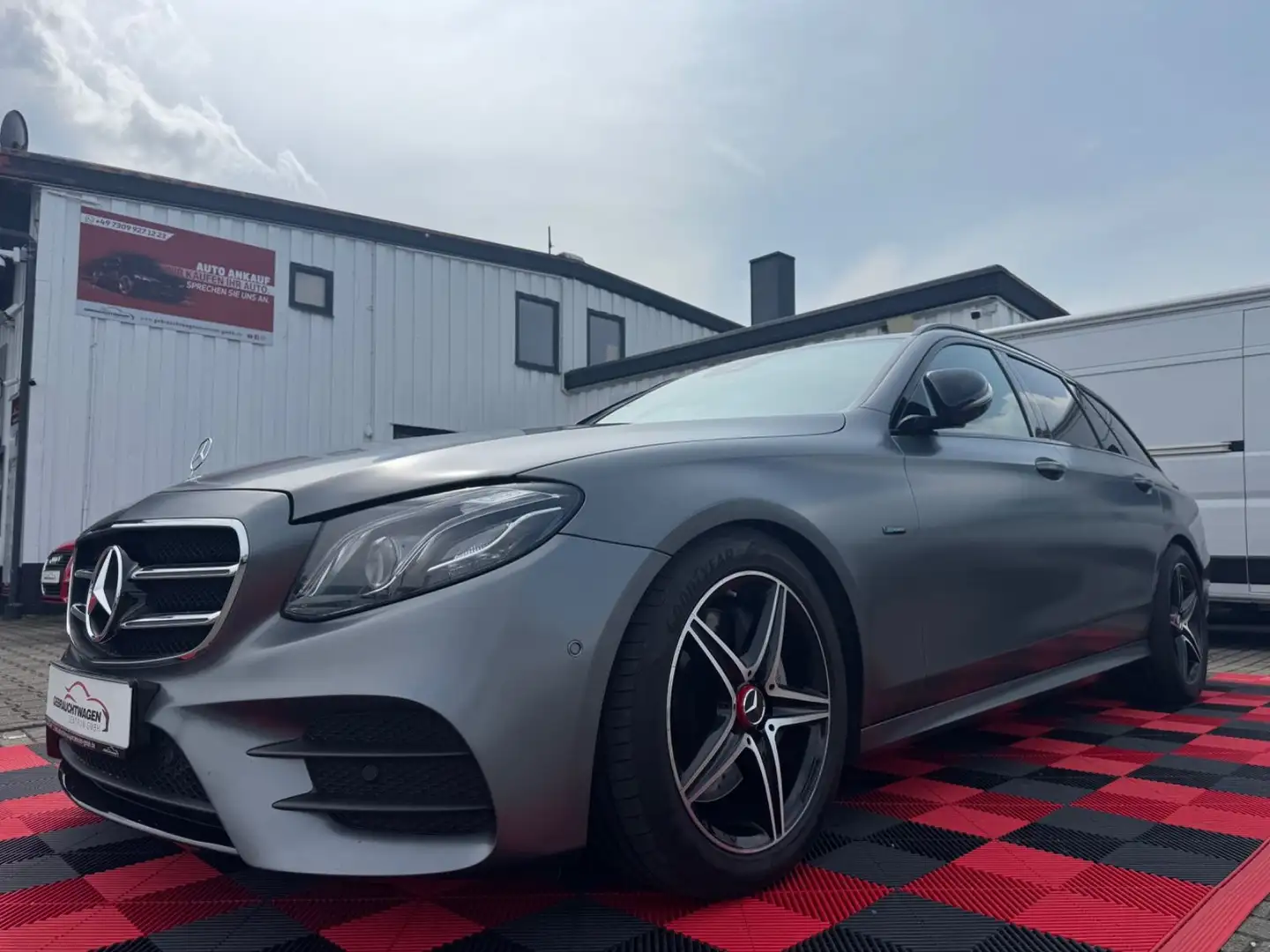 Mercedes-Benz E 300 de T-Modell 9G AMG PAKET MULTIBEAM NightPa Grau - 1