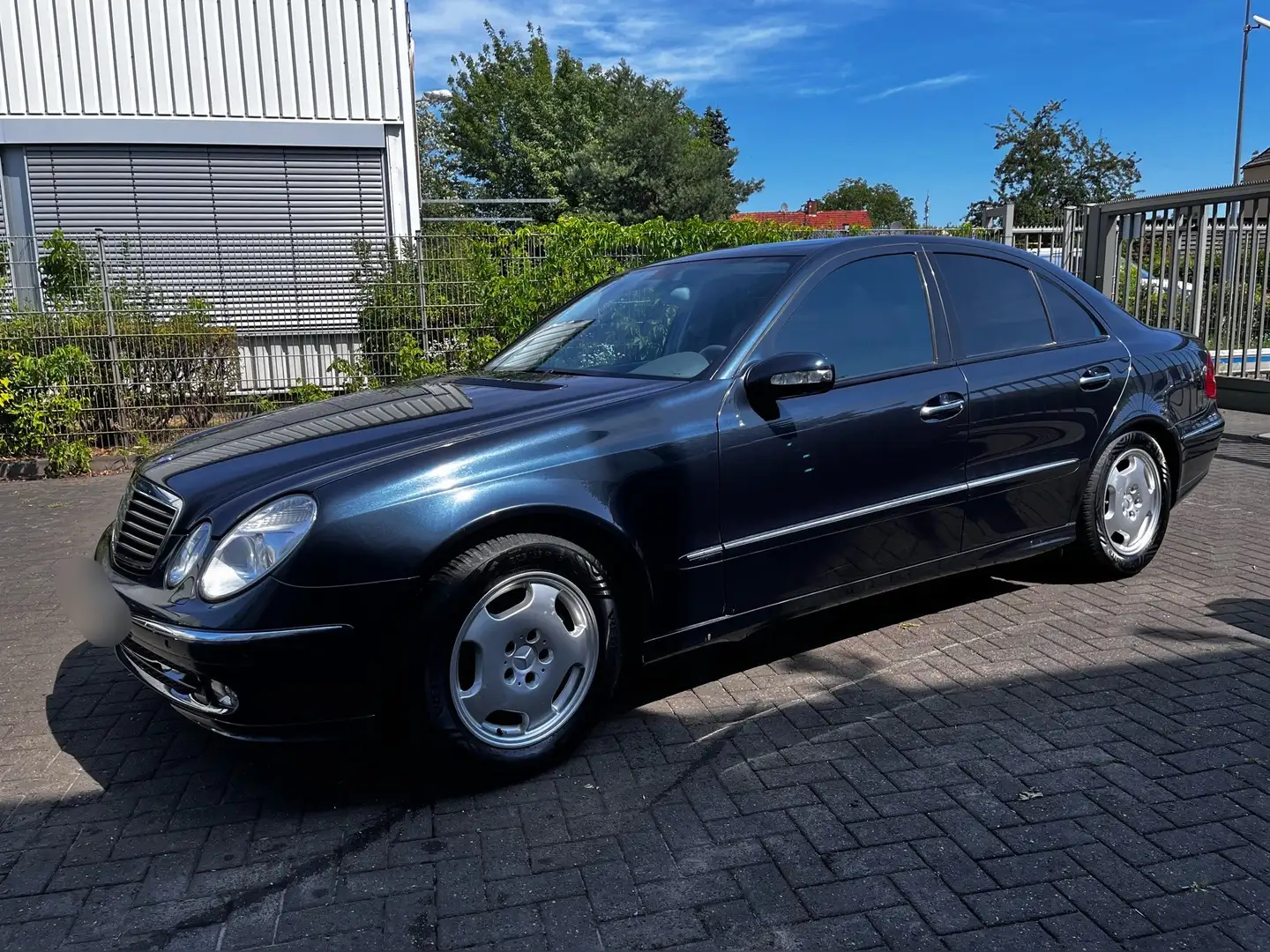 Mercedes-Benz E 320 Avantgarde Синій - 1