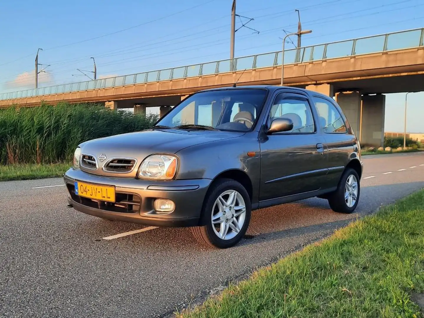 Nissan Micra Micra 1.4 Clair Gris - 1