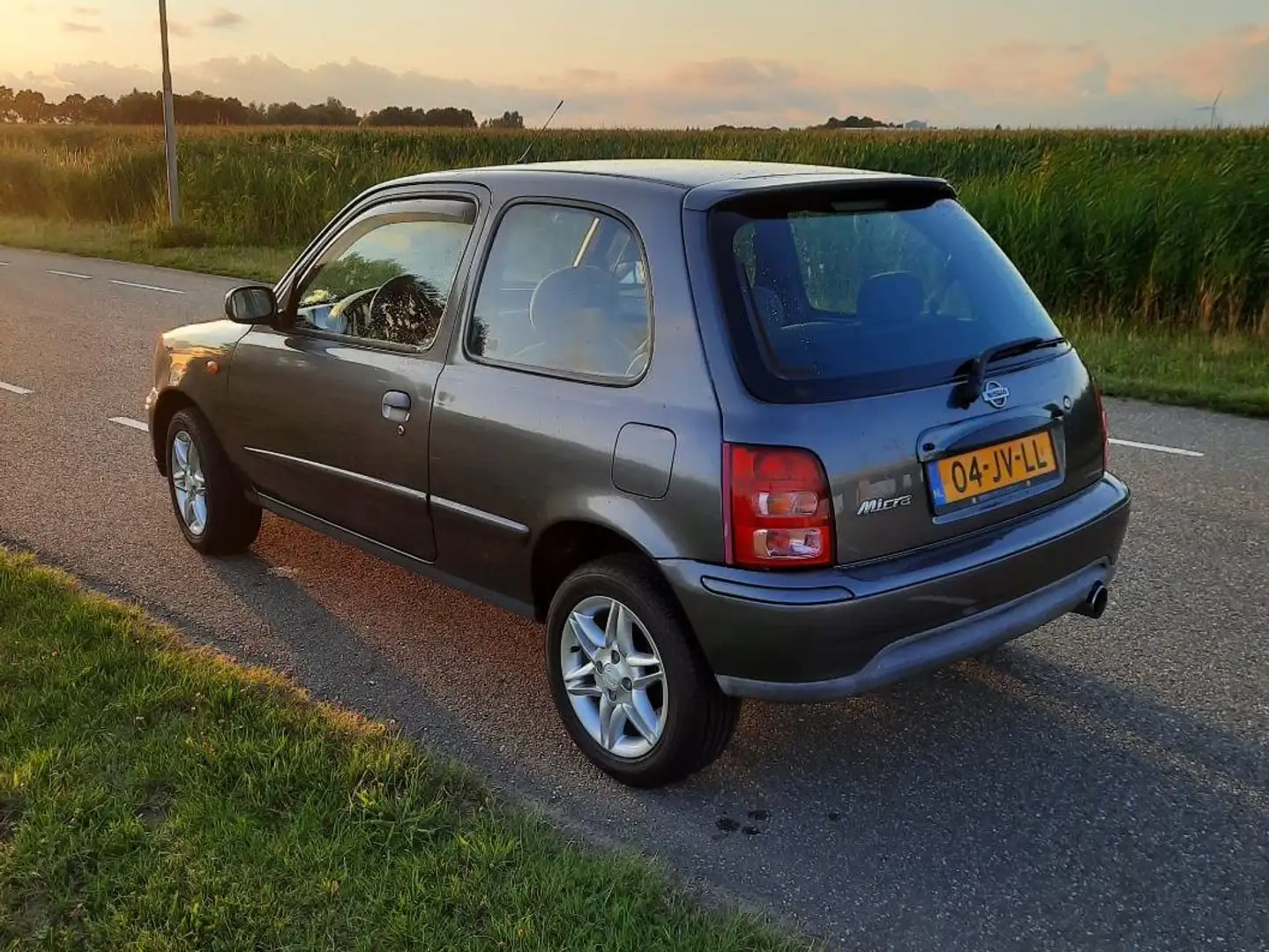 Nissan Micra Micra 1.4 Clair Gris - 2