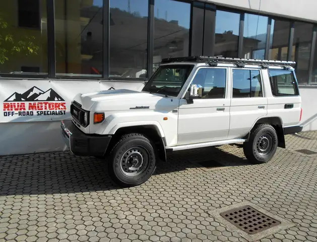 Toyota Land Cruiser GRJ 76 4.0 V6. CAMBIO AUTOMATICO. PRONTA CONSEGNA