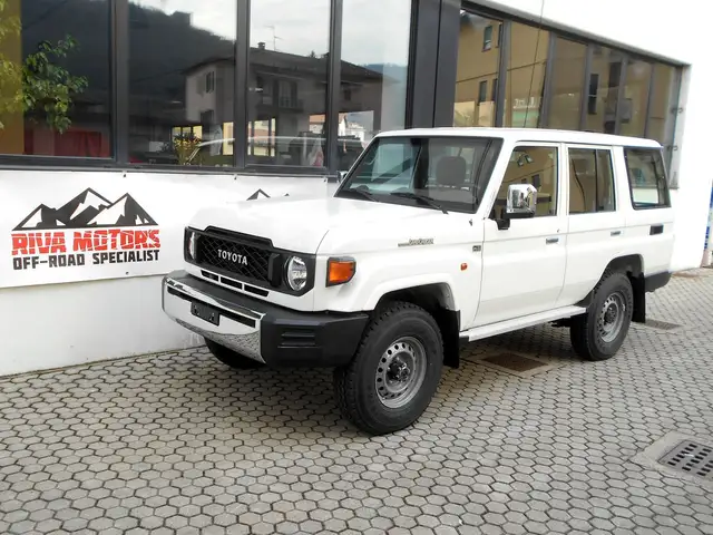 Toyota Land Cruiser GRJ 76 4.0 V6. CAMBIO AUTOMATICO. PRONTA CONSEGNA