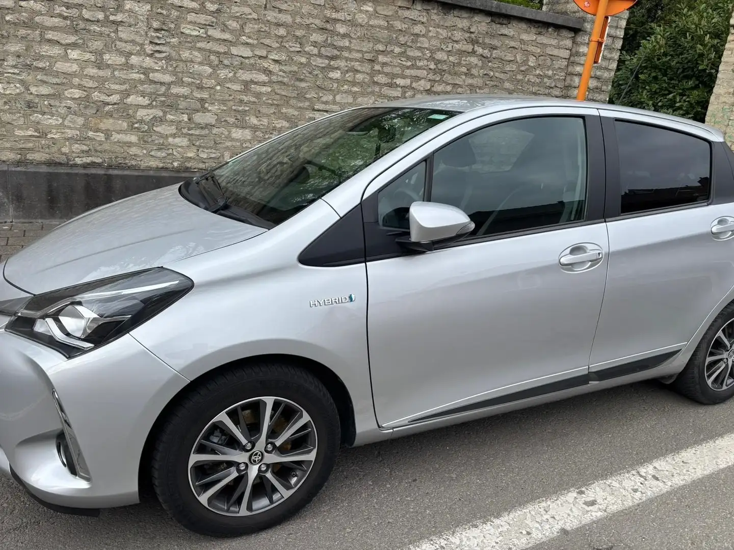 Toyota Yaris Yaris Hybrid 1.5 VVT-i Y20 Club Argent - 1