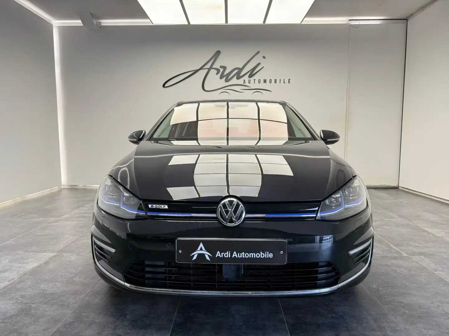 Volkswagen e-Golf 35.8kWh *GARANTIE*1ER PROP*VIRTUAL*CARPLAY*LED* Noir - 2