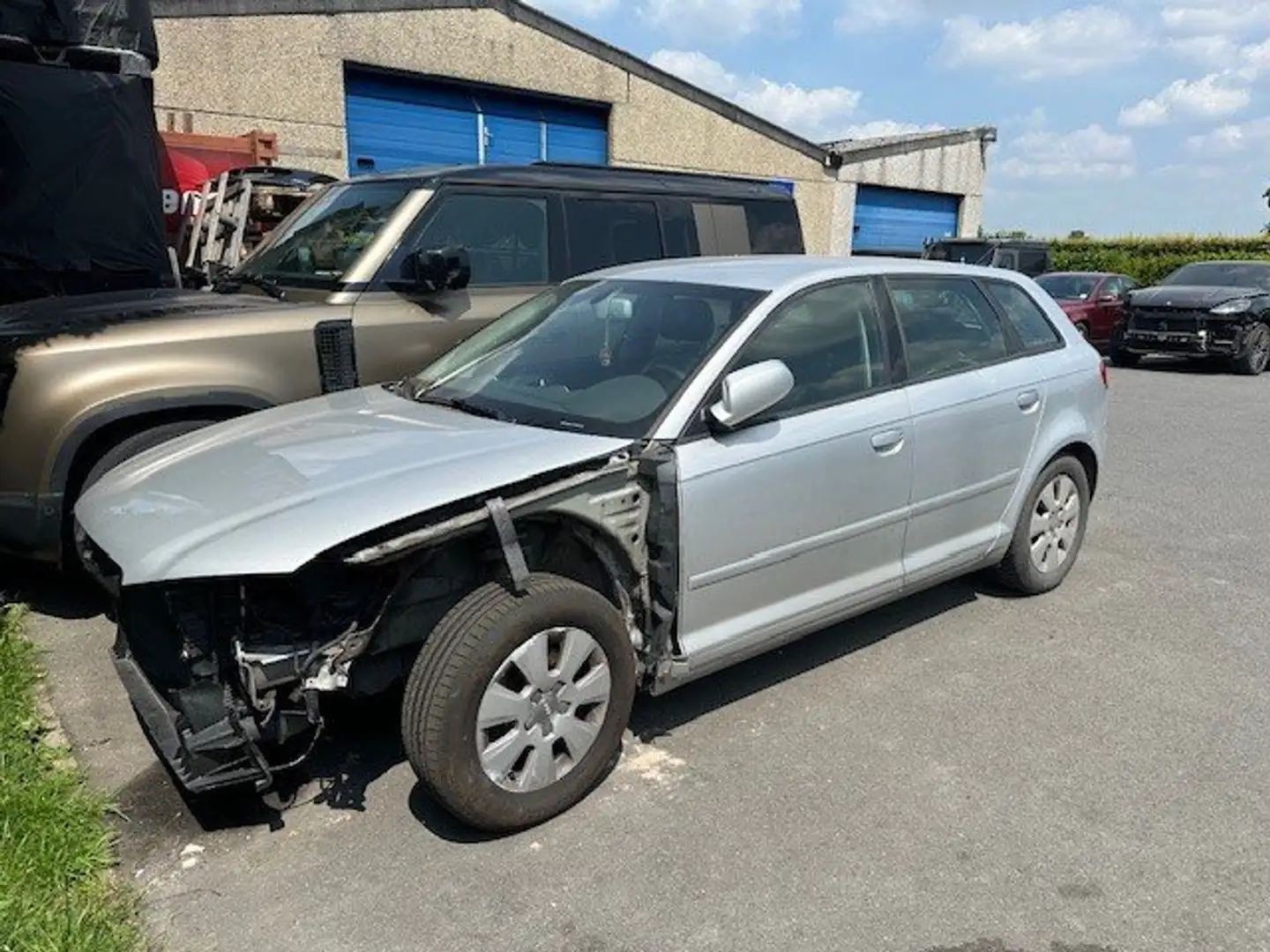 Audi A3 A3 1.9 TDI Ambiente met schade linksvoor Zilver - 1