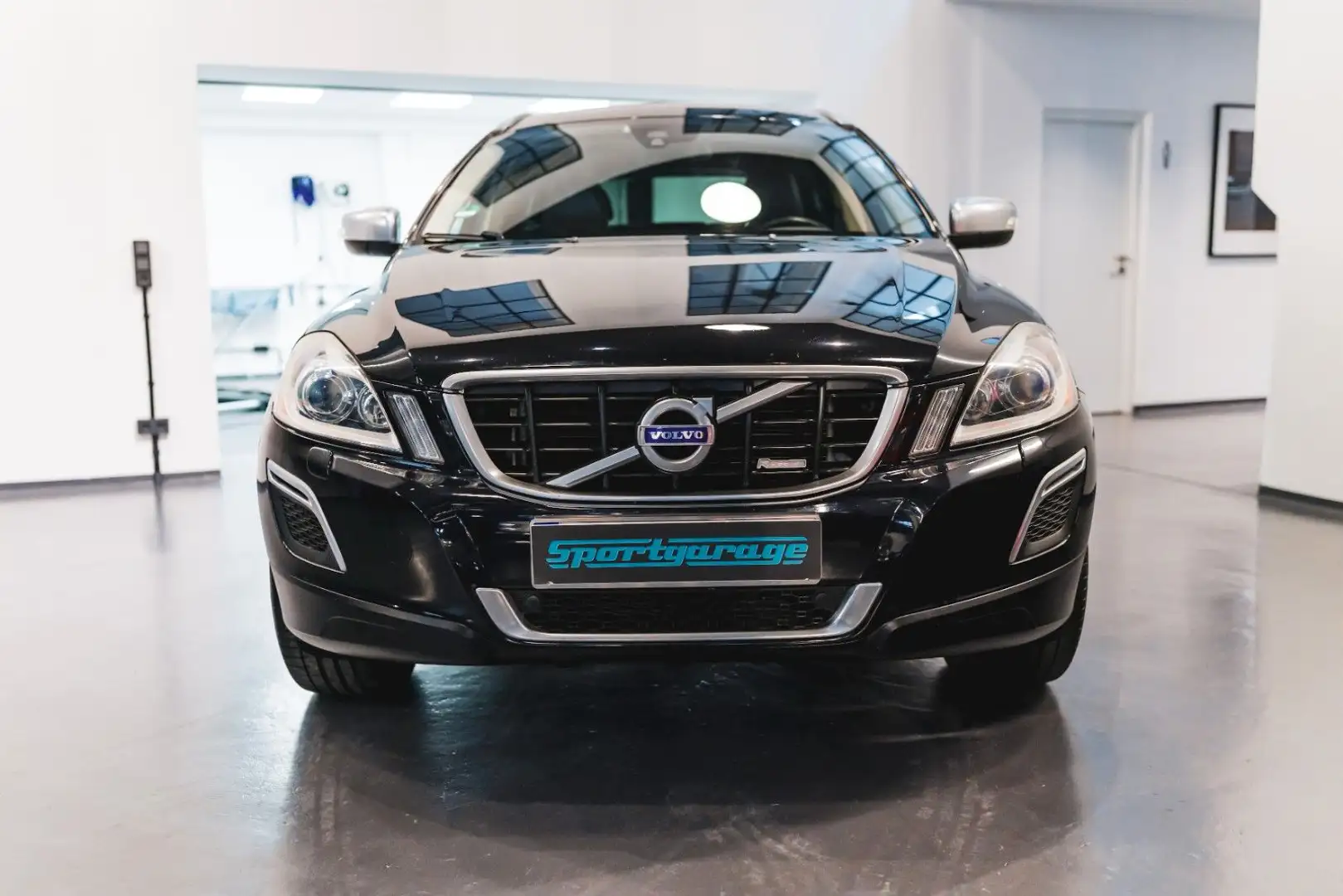 Volvo XC60 T6 POLESTAR *R-DESIGN / SELTEN* Zwart - 2