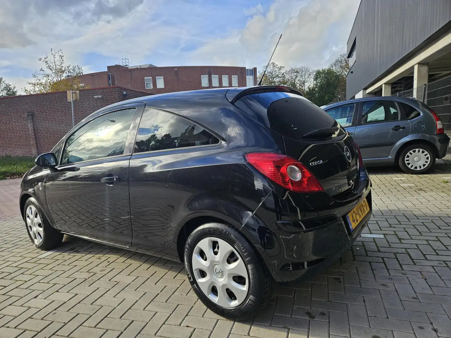 Opel Corsa 1.2-16V NAP Airco Cruise Zwart - 2
