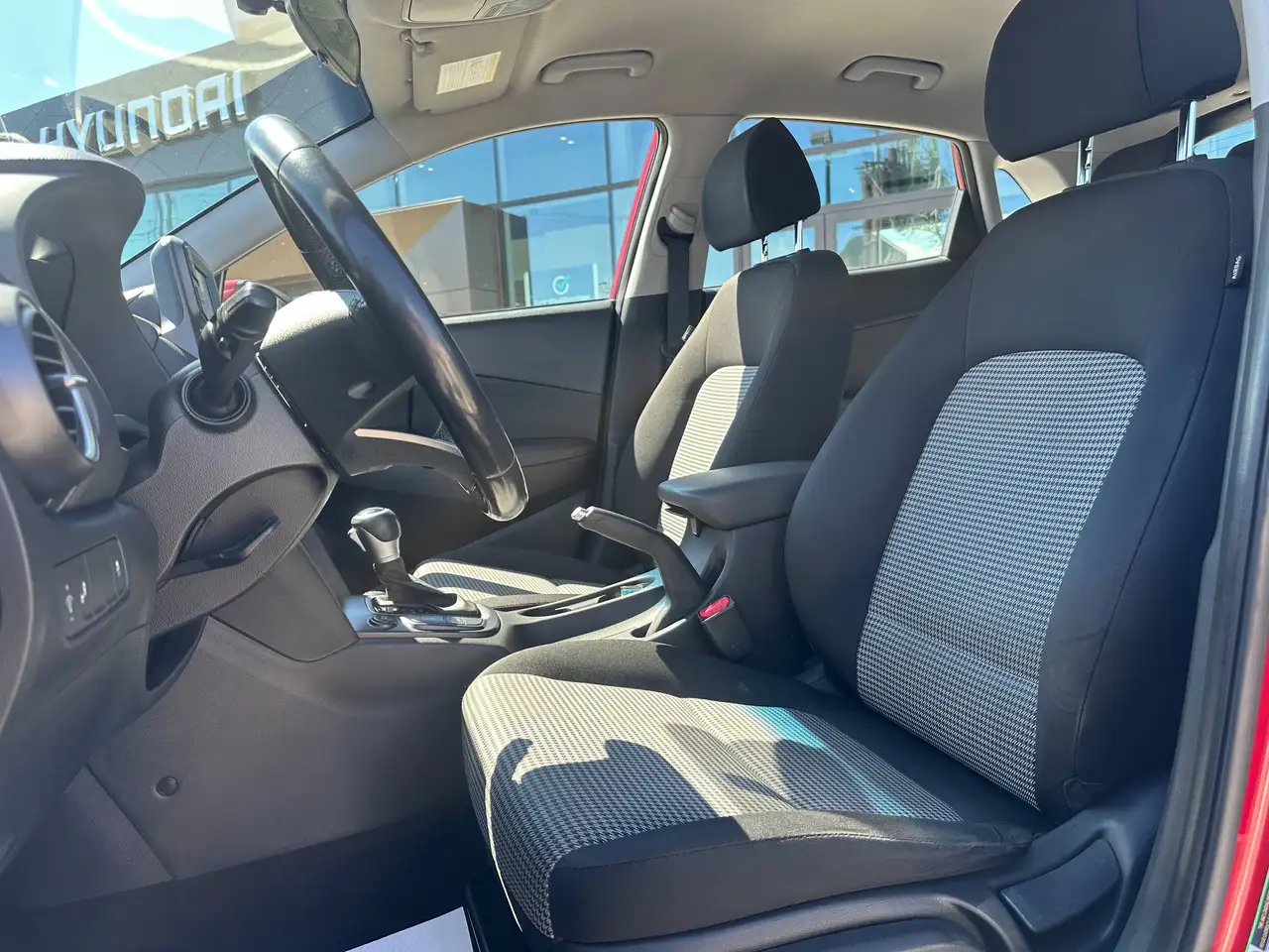 Hyundai KONA снимка Hyundai KONA