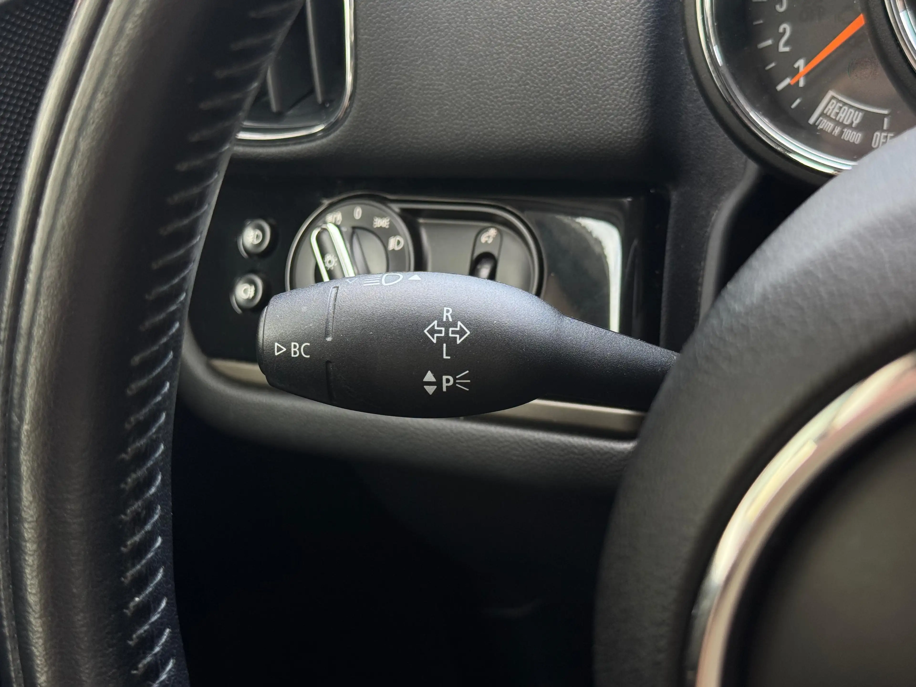 MINI Cooper D Coupe 2.0d SENSOR/BT/BOITE-AUTO/CUIR/GPS/CRUISE — photo 11