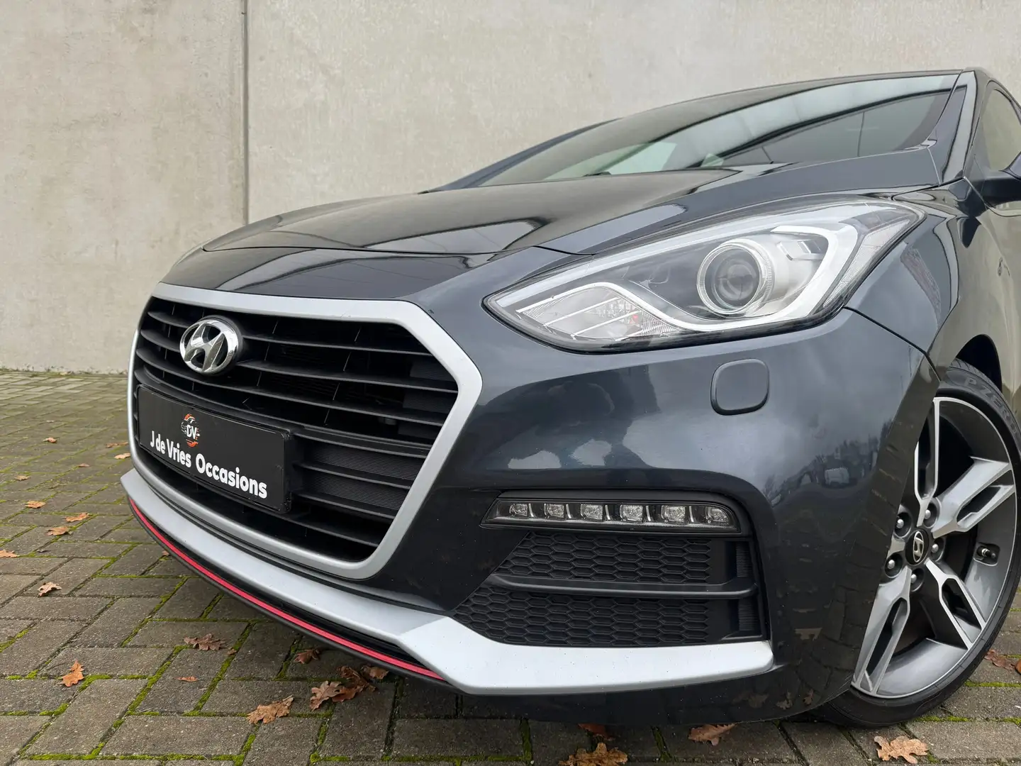 Hyundai i30 1.6 GDI TUBRO 186 PK NAVI CAMERA PDC CLIMAT LED LM Zwart - 2