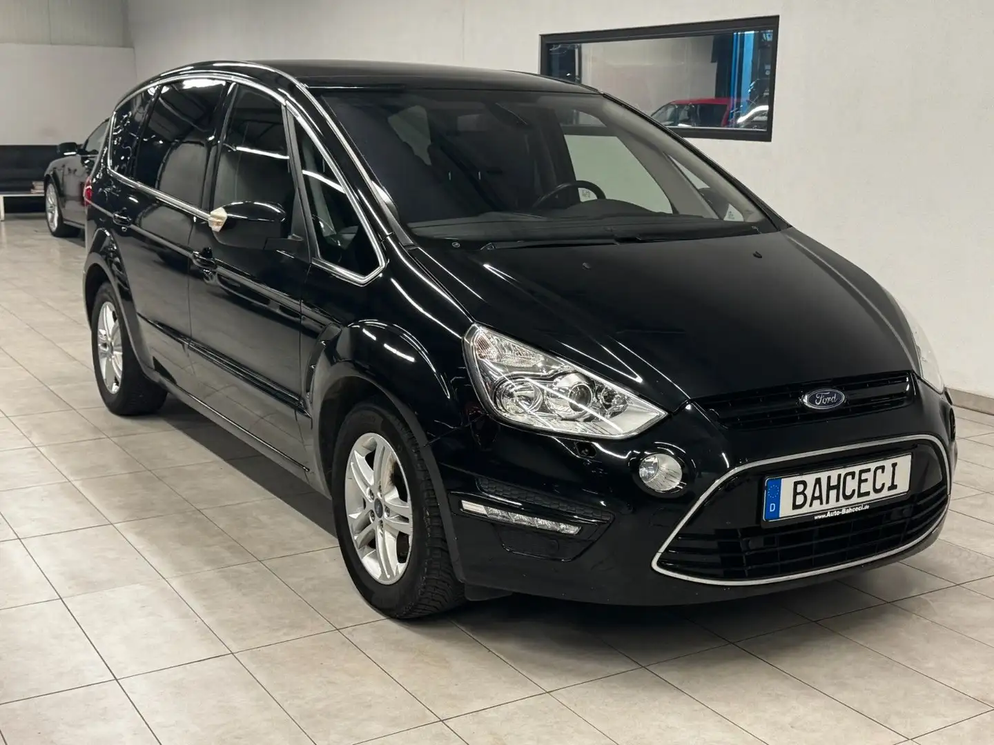 Ford S-Max Titanium*Pano*7 Sitzer*Navi*Klima*PDC*SHZ* Schwarz - 1