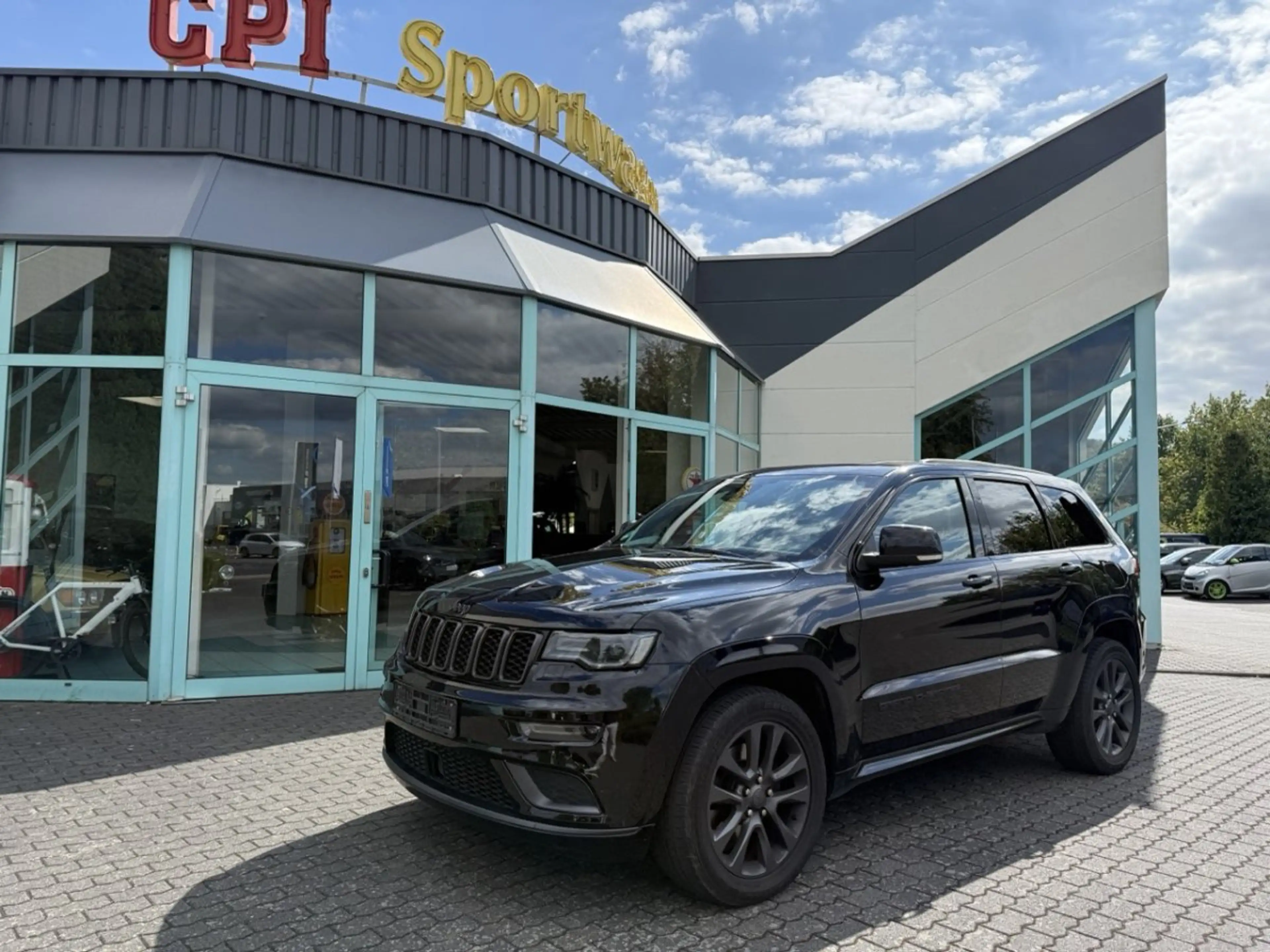 Jeep Grand Cherokee S 4x4 — photo 2