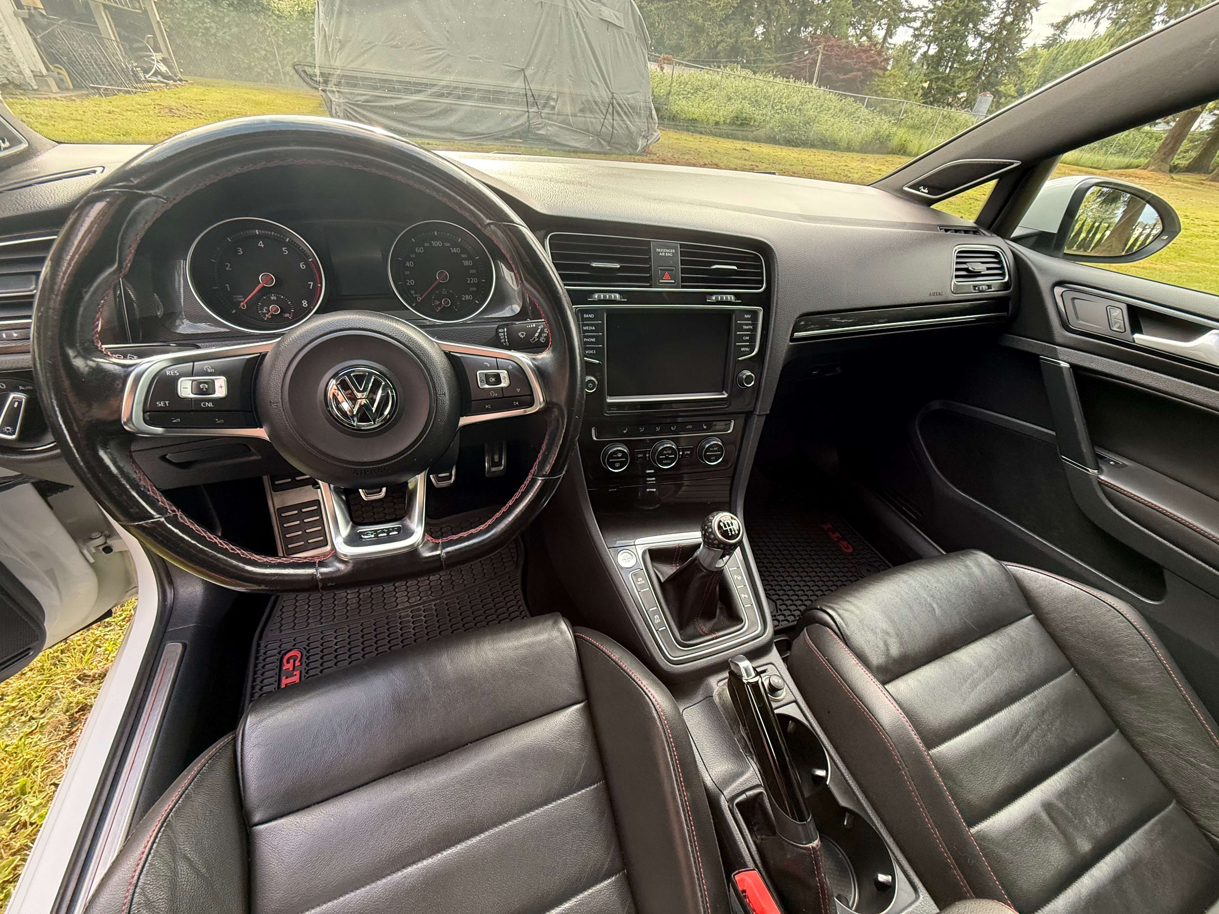 2016 Volkswagen Golf GTI Performance thumb 12