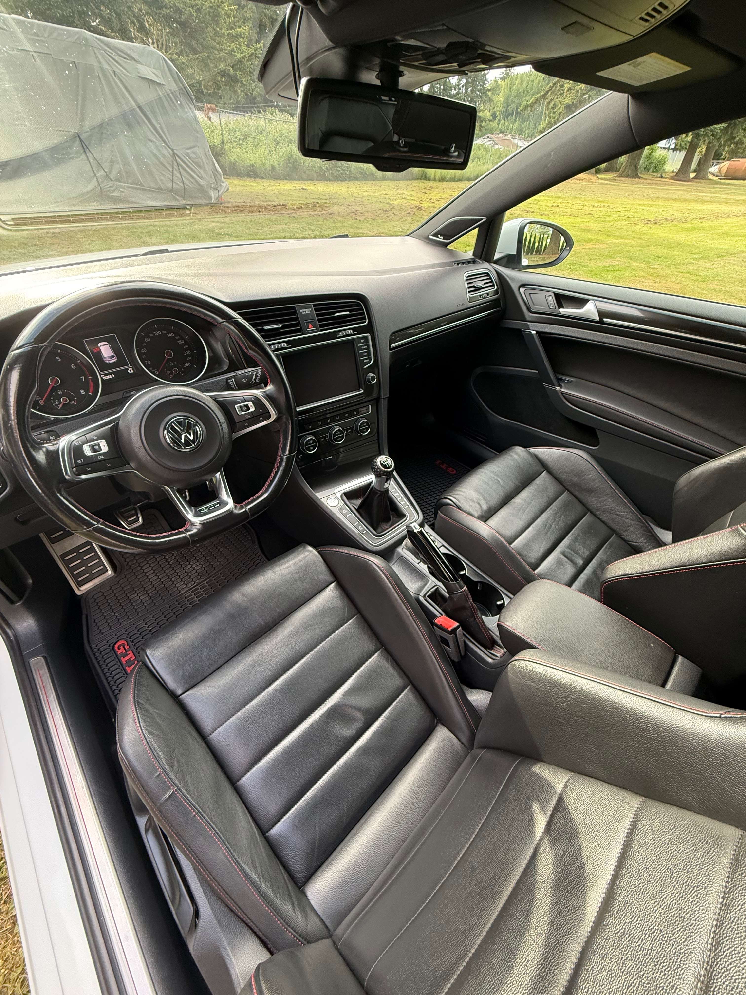 2016 Volkswagen Golf GTI Performance thumb 11