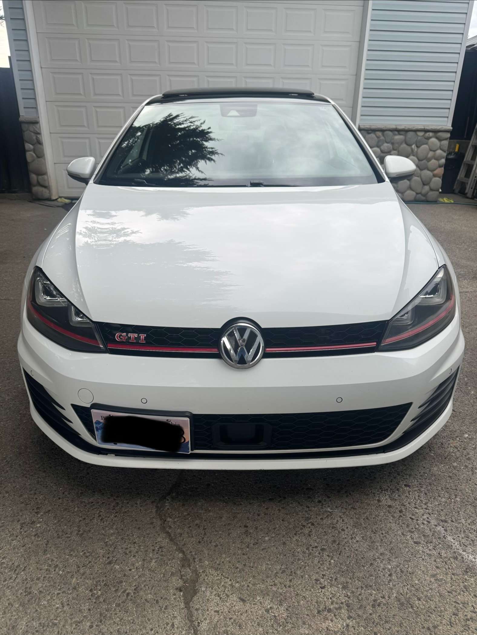 2016 Volkswagen Golf GTI Performance thumb 8