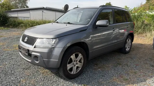 Suzuki Grand Vitara 2.0 Club (5-trg.)