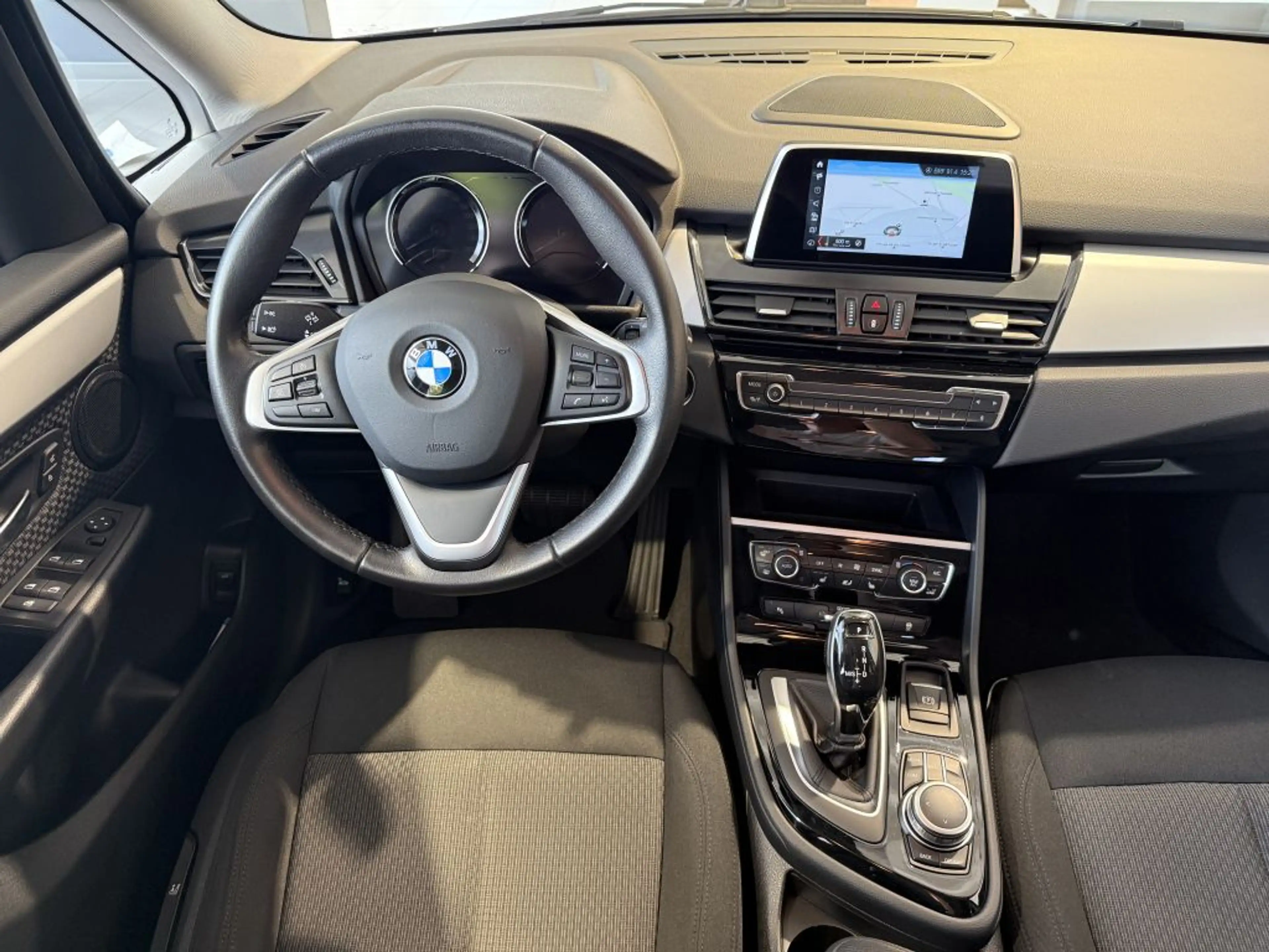 BMW 218 218i Gran Tourer Aut. LED+NAV+SPUR+KAM+TEMP+HIFI — photo 4