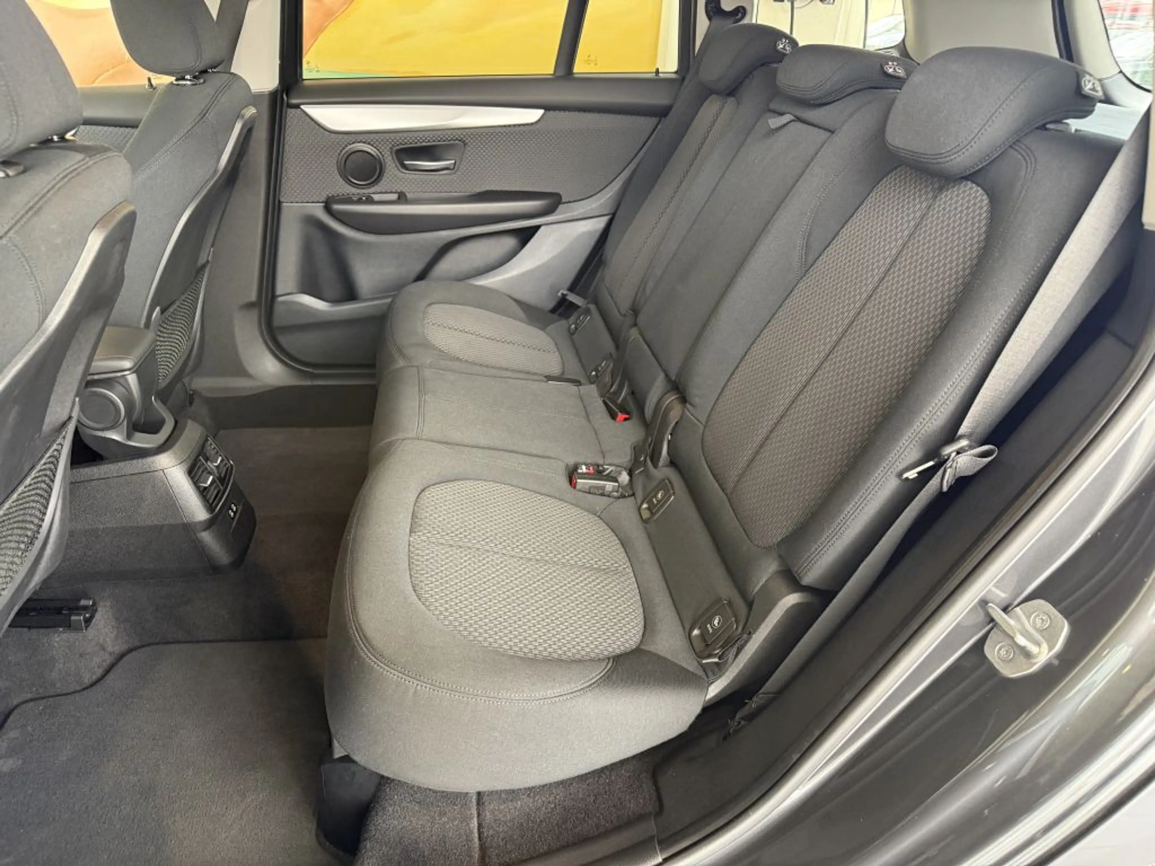 BMW 218 218i Gran Tourer Aut. LED+NAV+SPUR+KAM+TEMP+HIFI — photo 9
