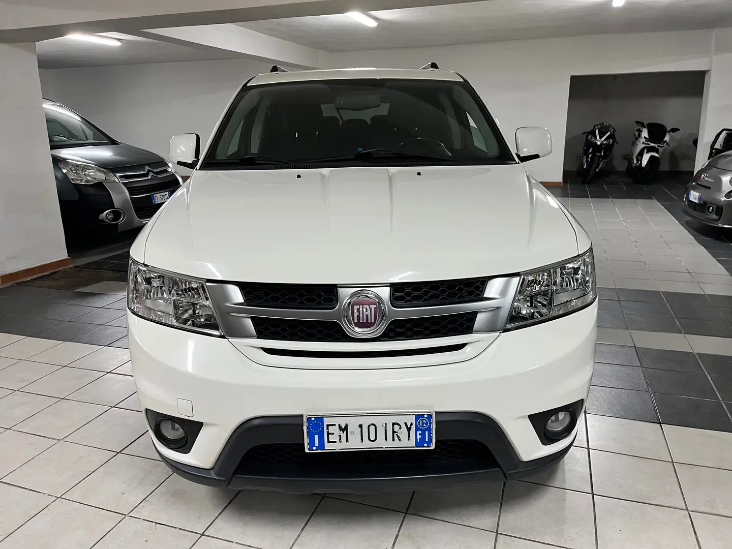 Fiat Freemont 2.0 mjt 16v Urban 140cv 7 Posti Weiß - 2