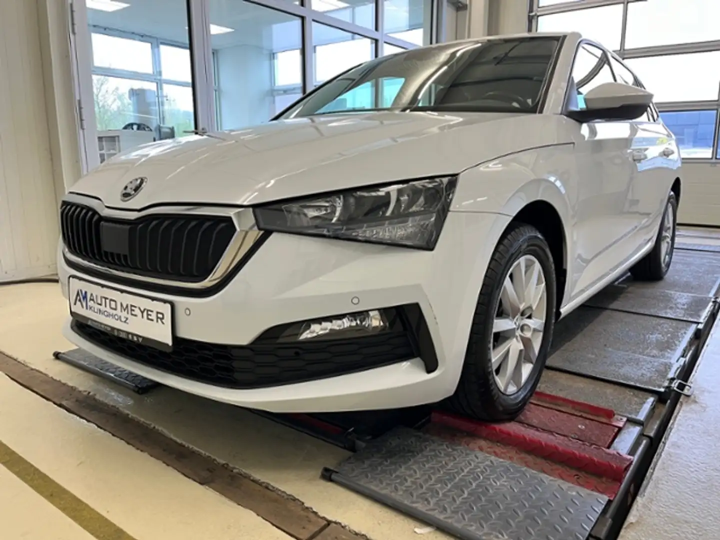 Skoda Scala Amb 1.0 TSI 7-Gang DSG Kamera Navi ACC Weiß - 2